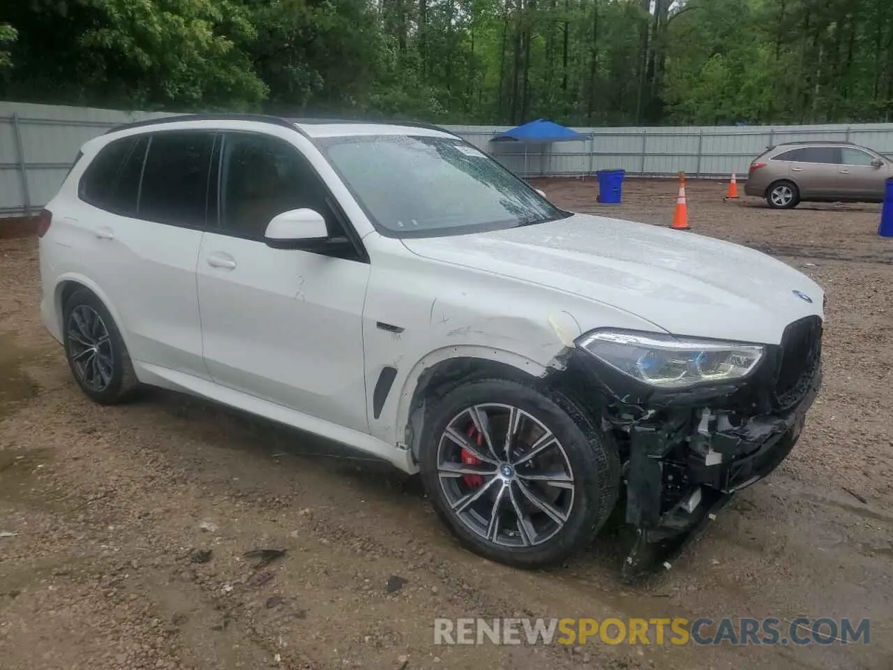 4 Photograph of a damaged car 5UXTA6C08P9R00349 BMW X5 2023