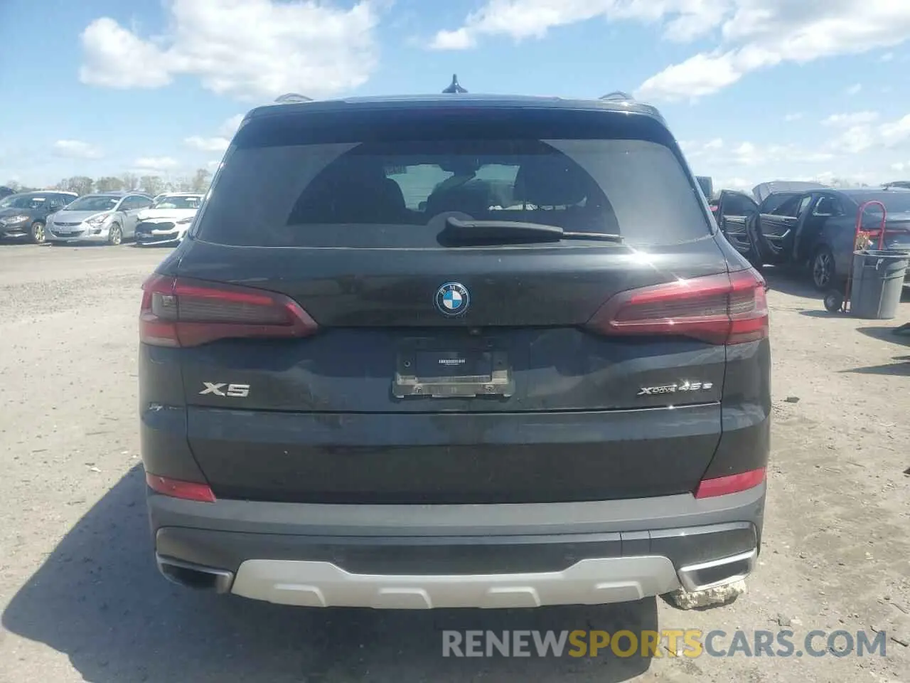 6 Photograph of a damaged car 5UXTA6C09P9R00571 BMW X5 2023