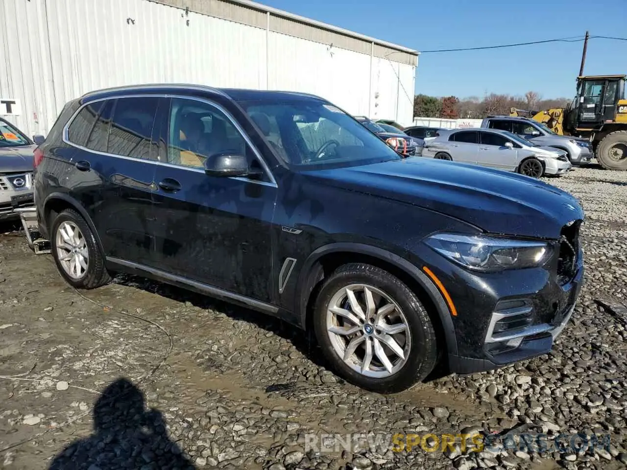 4 Photograph of a damaged car 5UXTA6C09P9R82558 BMW X5 2023