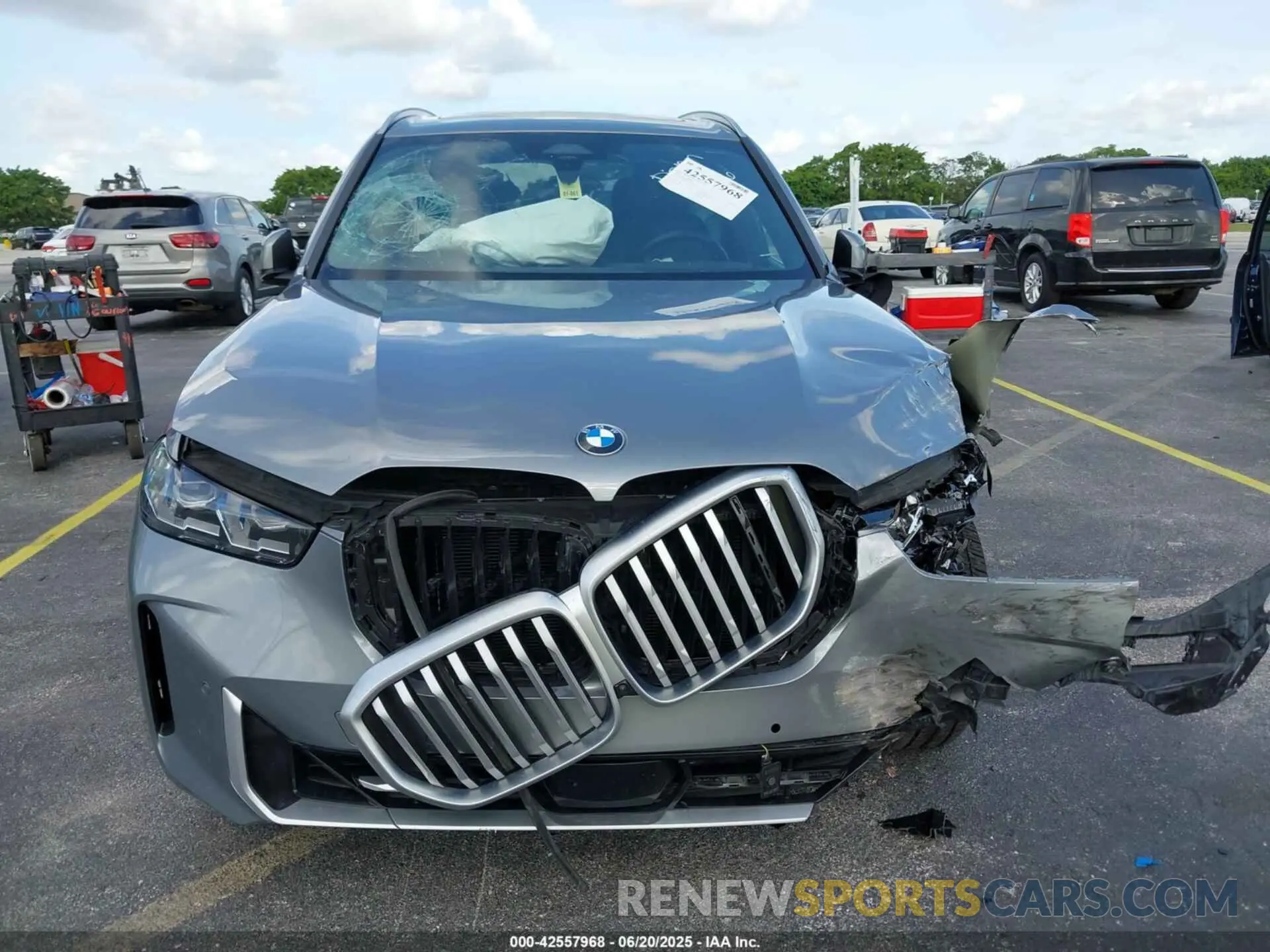 12 Photograph of a damaged car 5UX13EU00R9U32100 BMW X5 2024