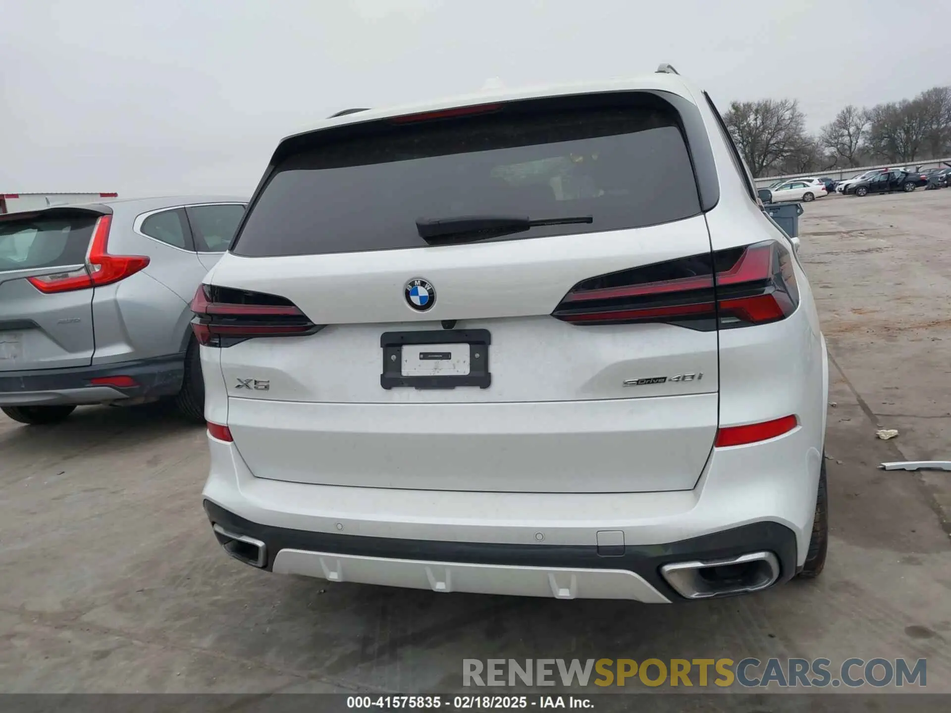 17 Photograph of a damaged car 5UX13EU00R9U40195 BMW X5 2024