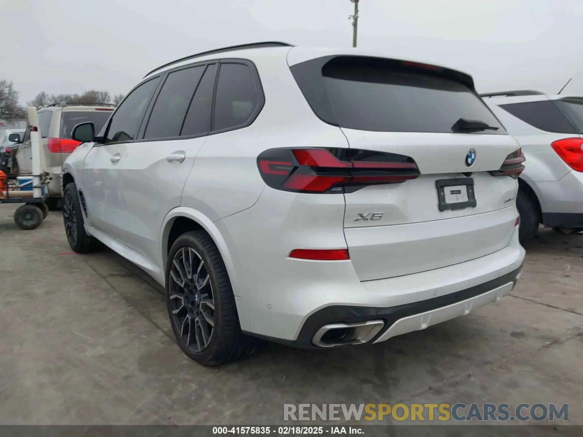 3 Photograph of a damaged car 5UX13EU00R9U40195 BMW X5 2024
