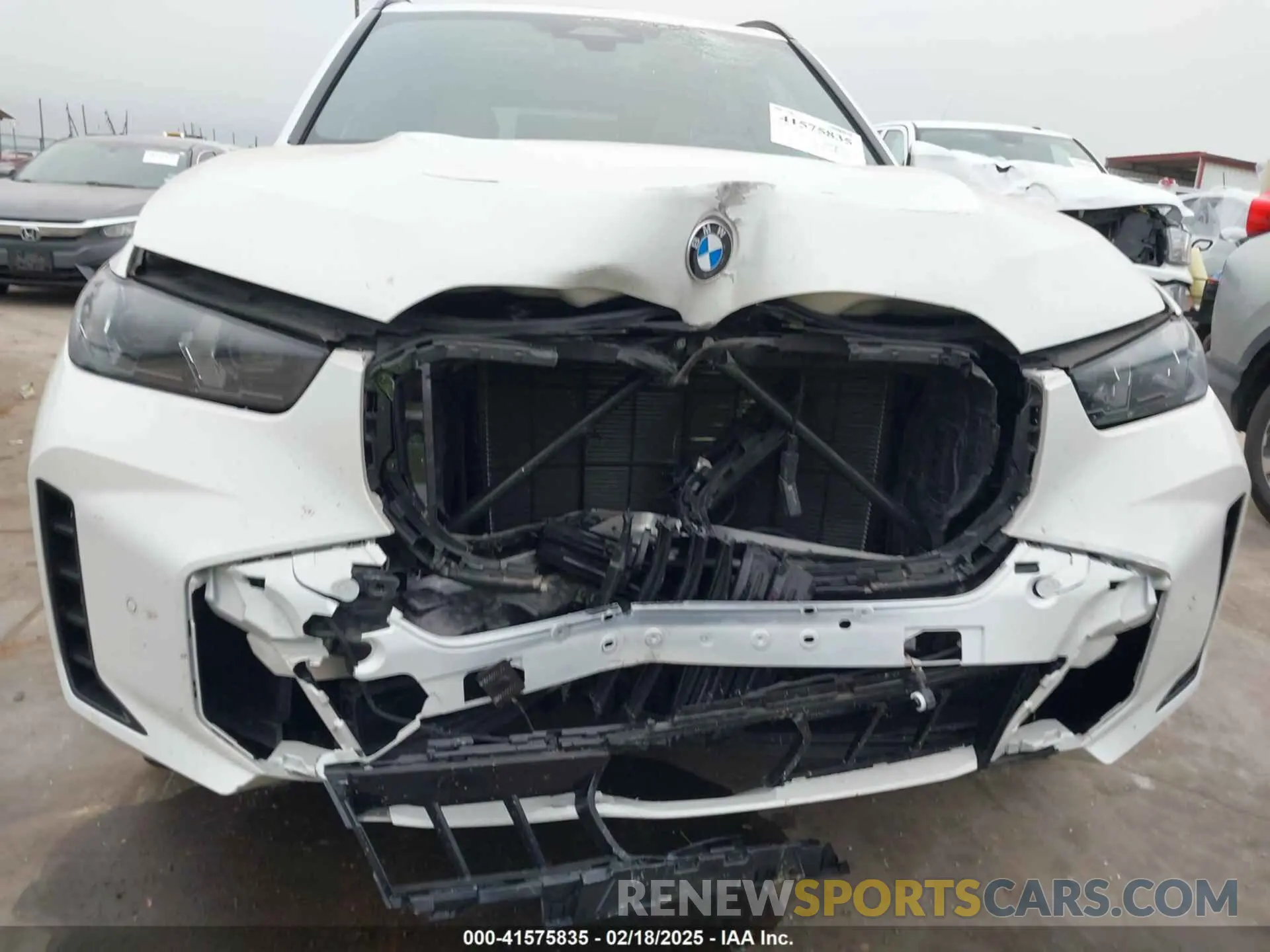 6 Photograph of a damaged car 5UX13EU00R9U40195 BMW X5 2024