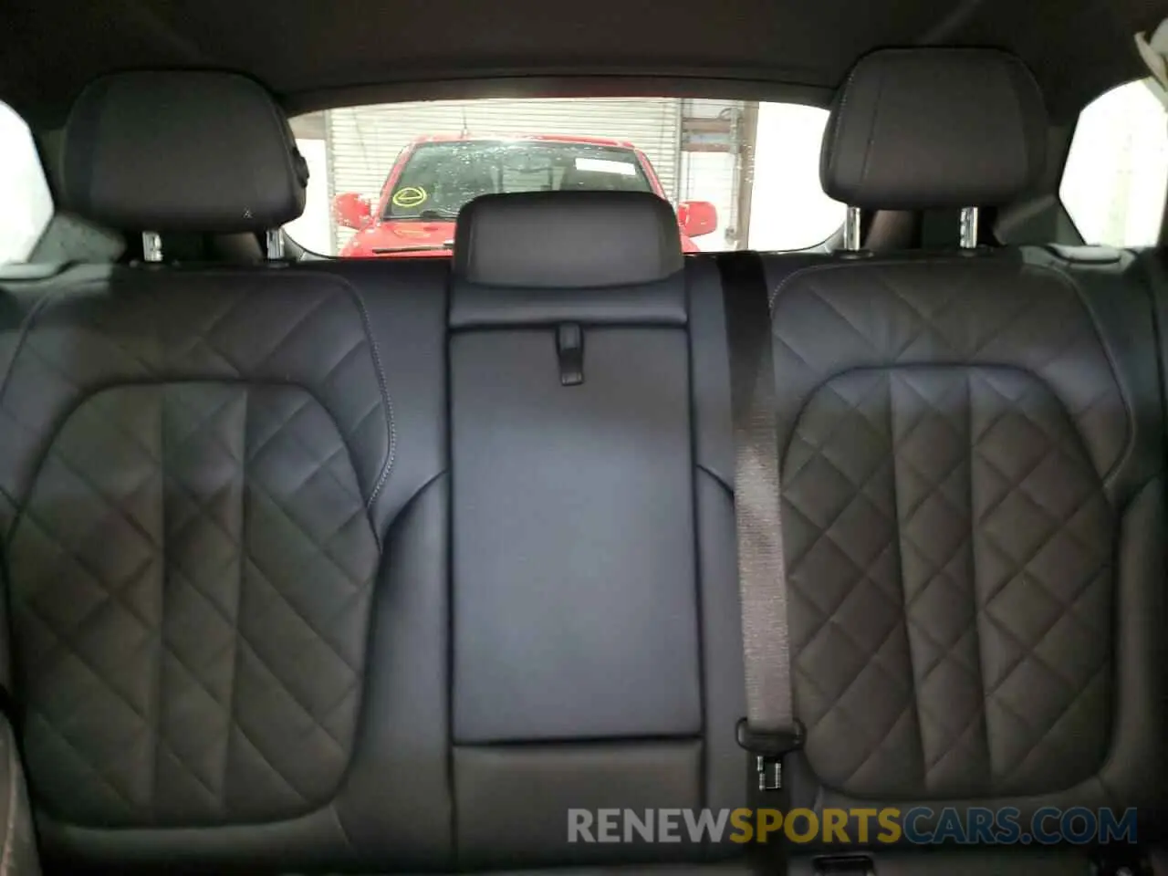 10 Photograph of a damaged car 5UX13EU00R9U94158 BMW X5 2024