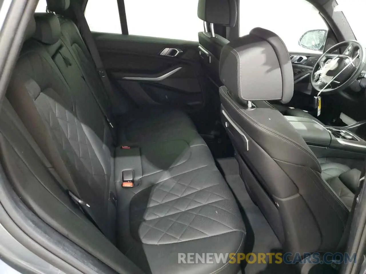 11 Photograph of a damaged car 5UX13EU00R9U94158 BMW X5 2024