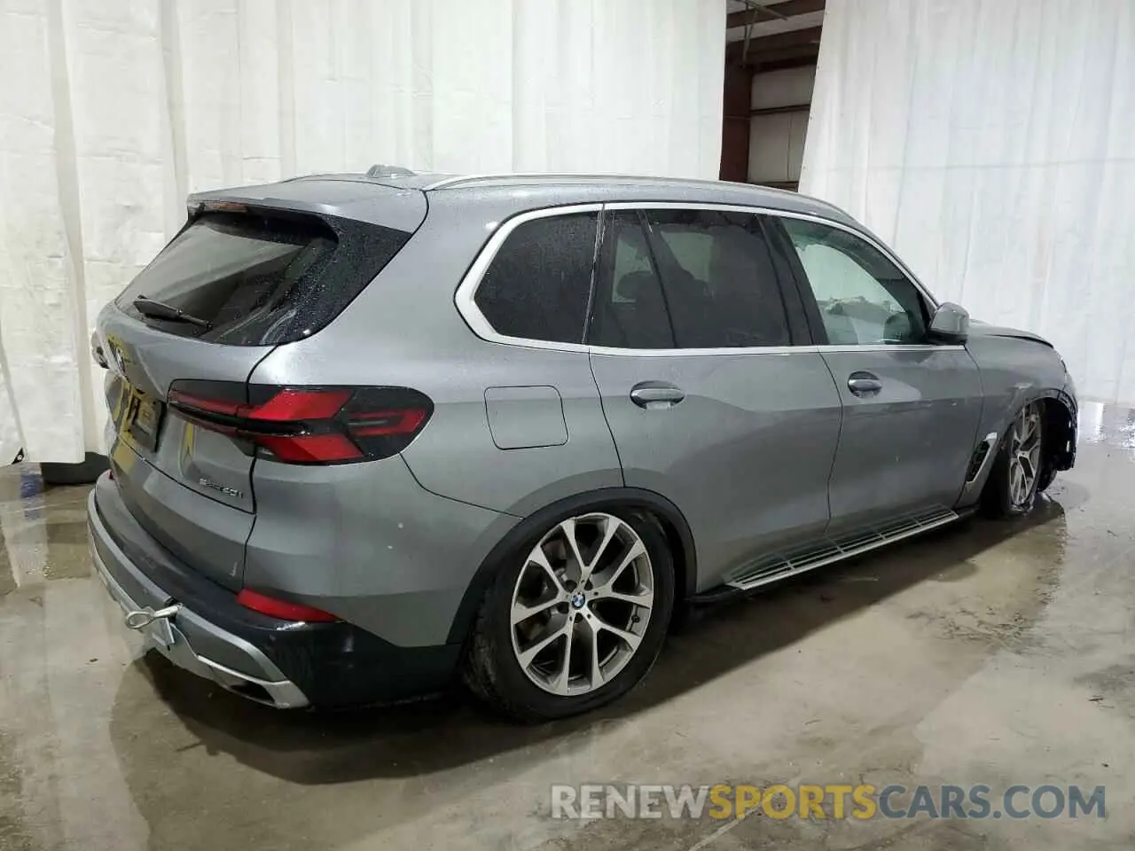 3 Photograph of a damaged car 5UX13EU00R9U94158 BMW X5 2024