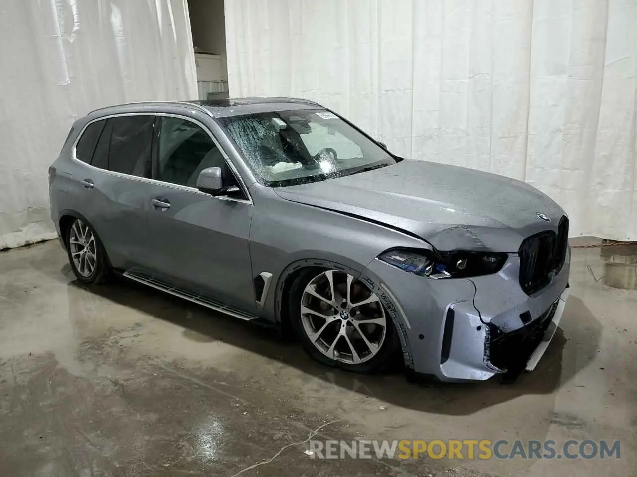 4 Photograph of a damaged car 5UX13EU00R9U94158 BMW X5 2024