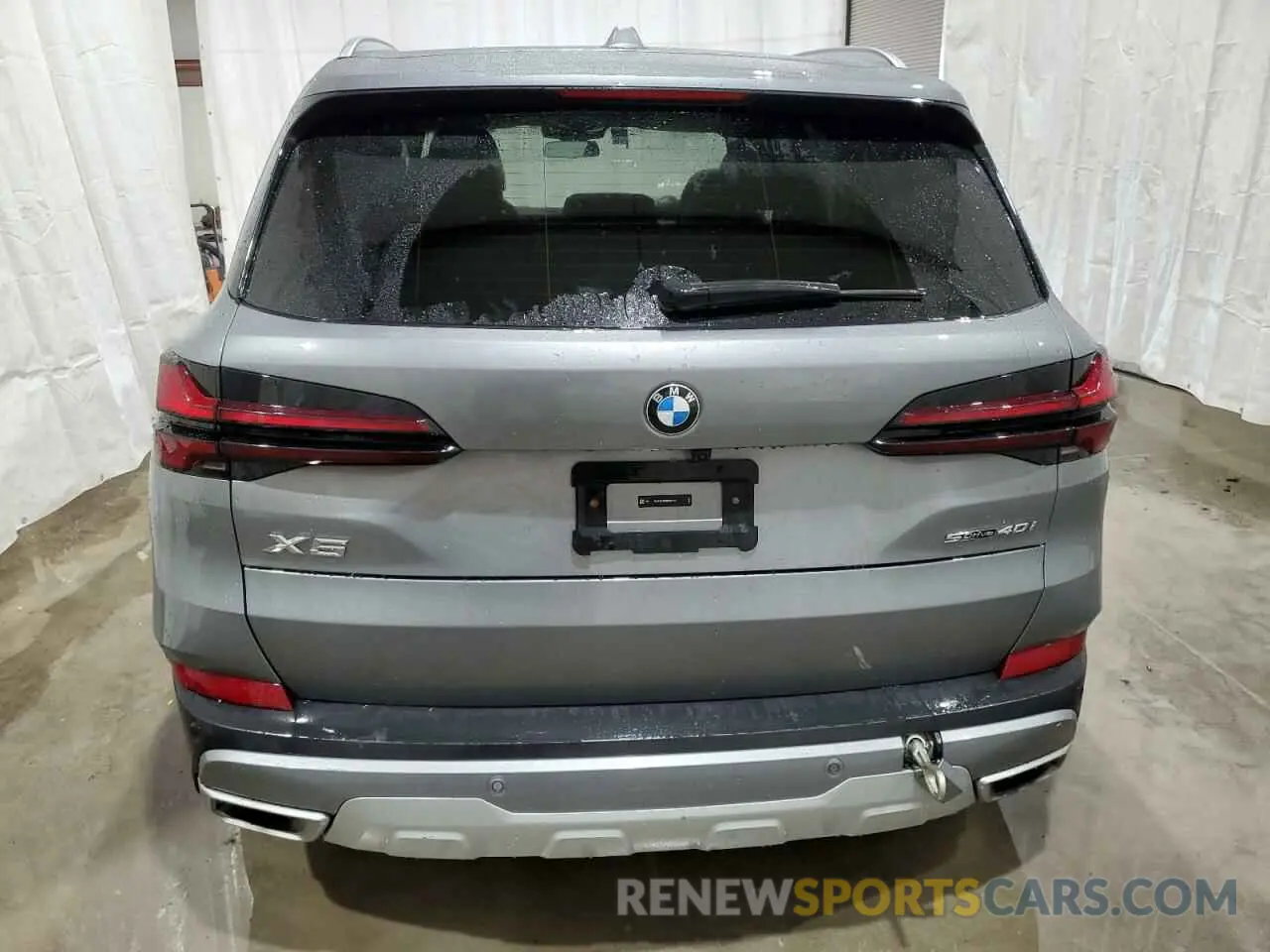 6 Photograph of a damaged car 5UX13EU00R9U94158 BMW X5 2024