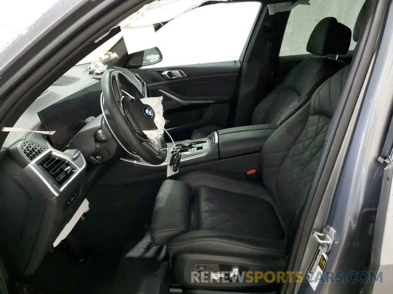 7 Photograph of a damaged car 5UX13EU00R9U94158 BMW X5 2024