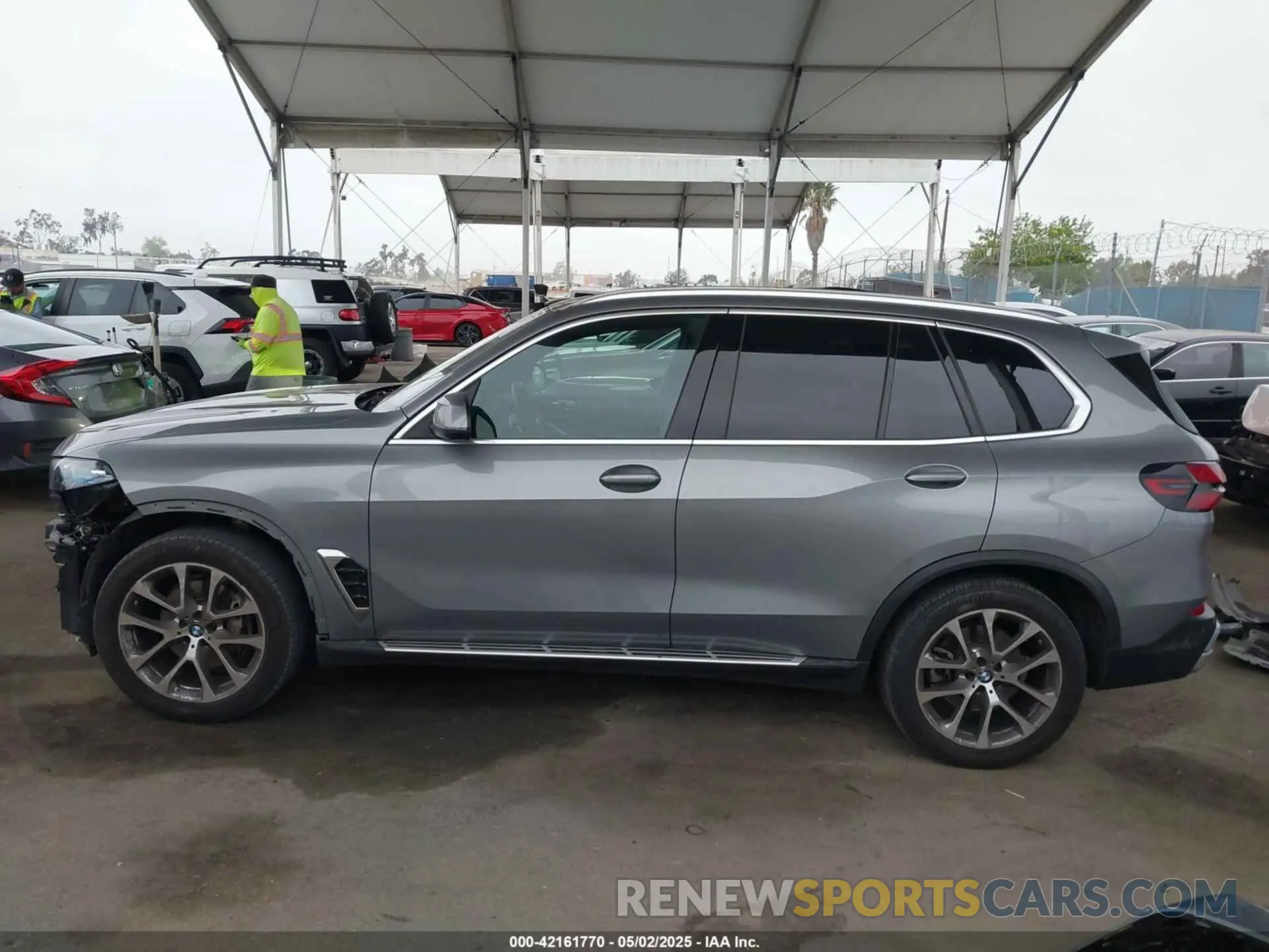 15 Photograph of a damaged car 5UX13EU02R9V56594 BMW X5 2024