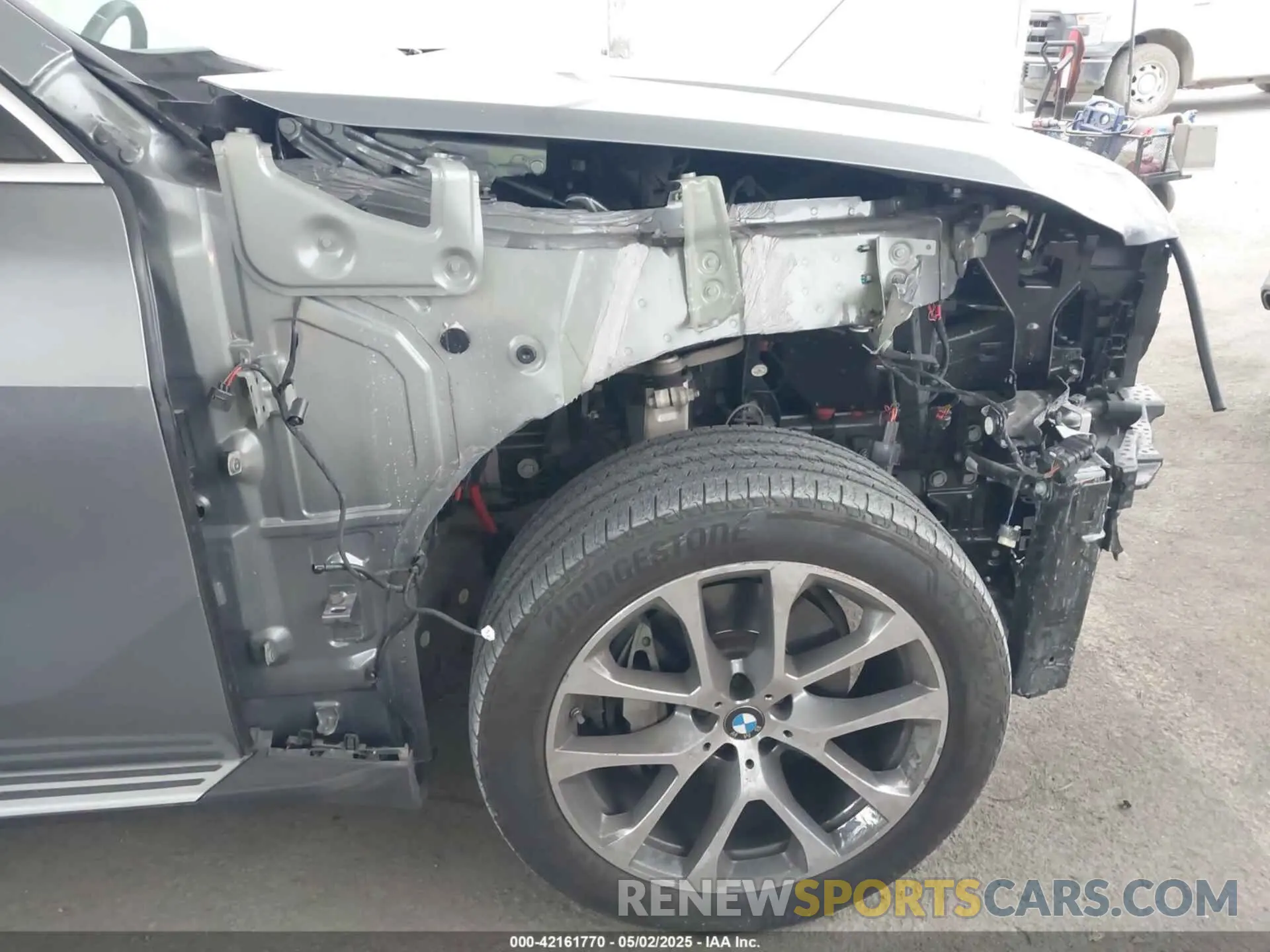 20 Photograph of a damaged car 5UX13EU02R9V56594 BMW X5 2024