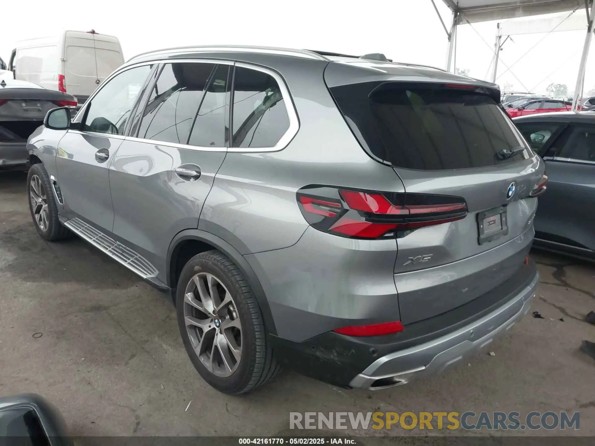3 Photograph of a damaged car 5UX13EU02R9V56594 BMW X5 2024