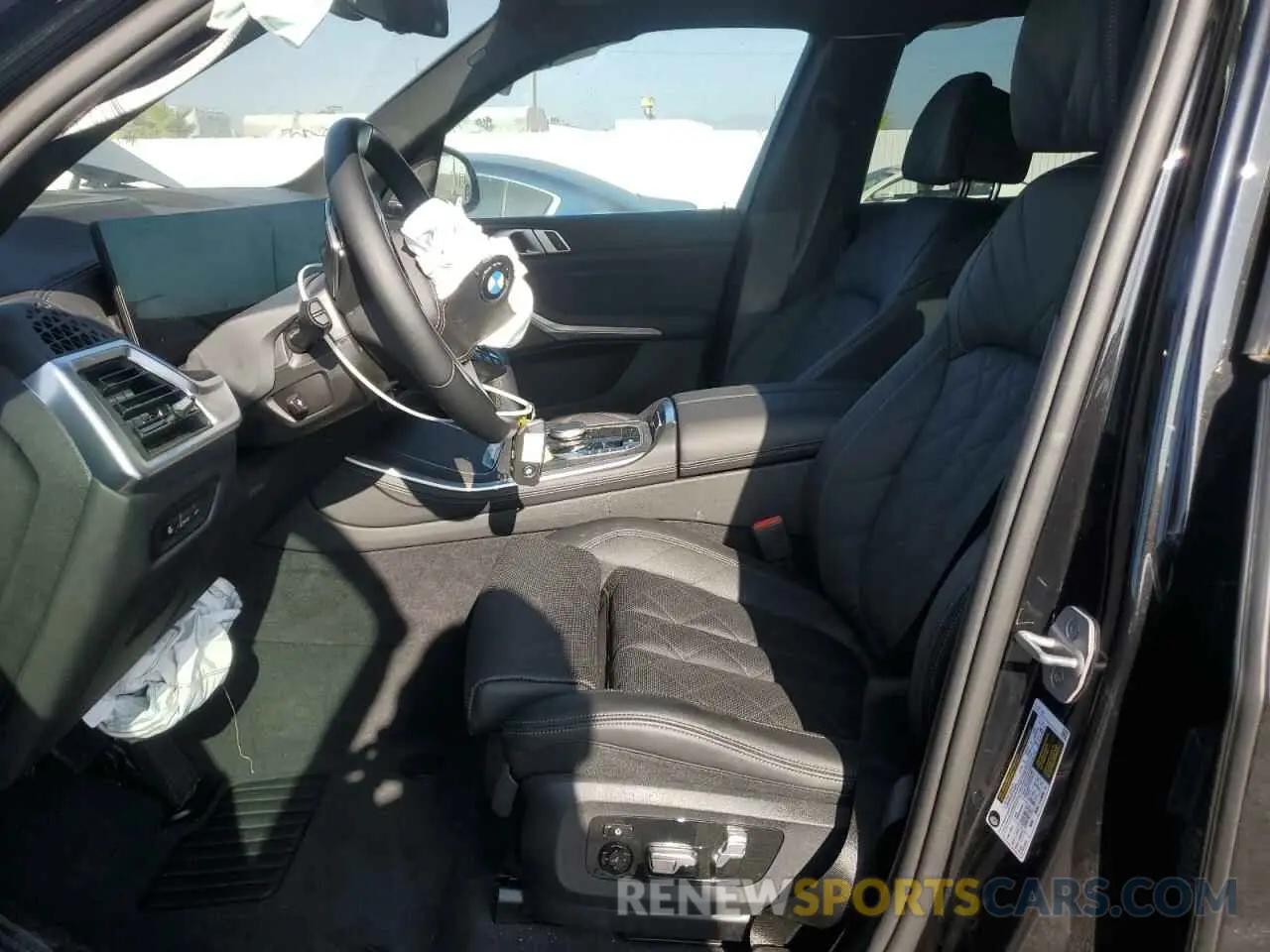 7 Photograph of a damaged car 5UX13EU04R9V81903 BMW X5 2024