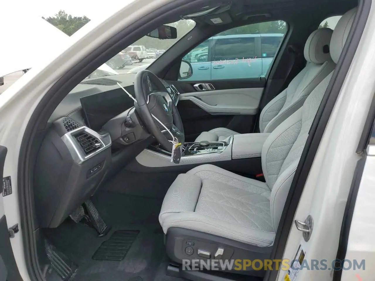 7 Photograph of a damaged car 5UX13EU05R9S49811 BMW X5 2024