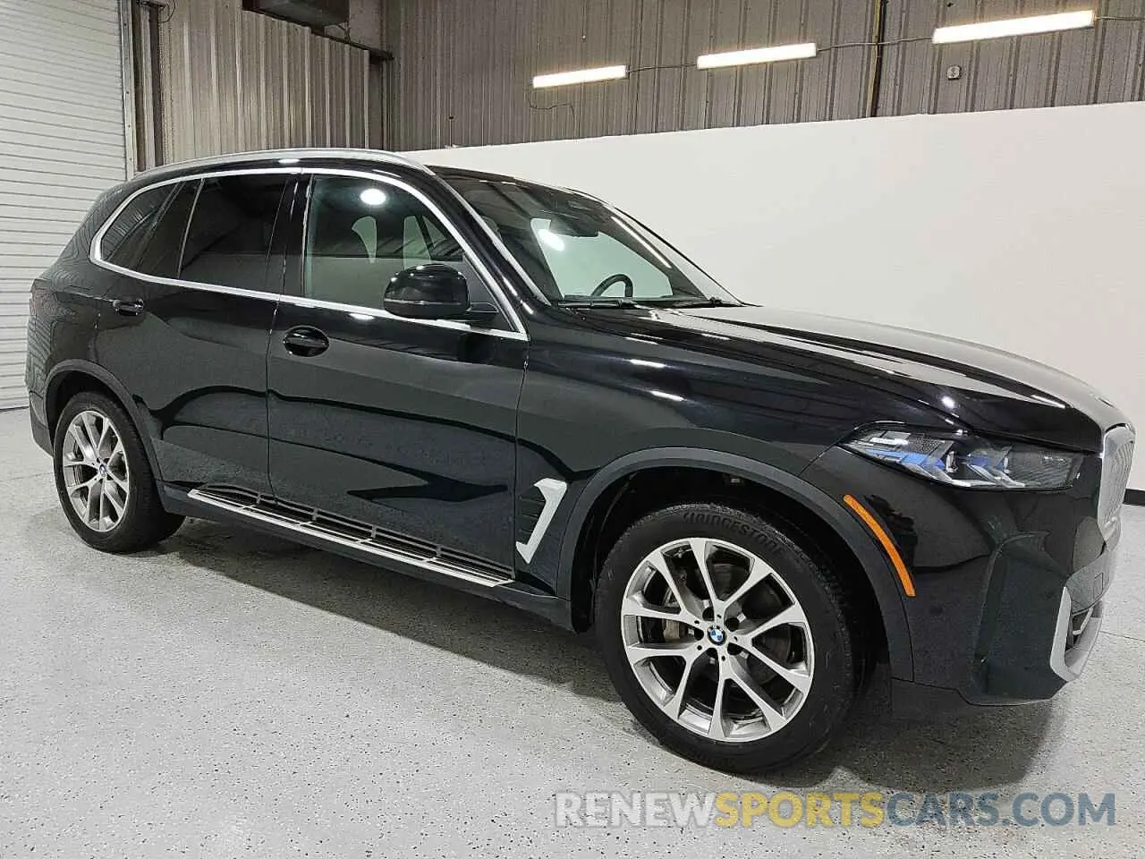 4 Photograph of a damaged car 5UX13EU05R9V10497 BMW X5 2024