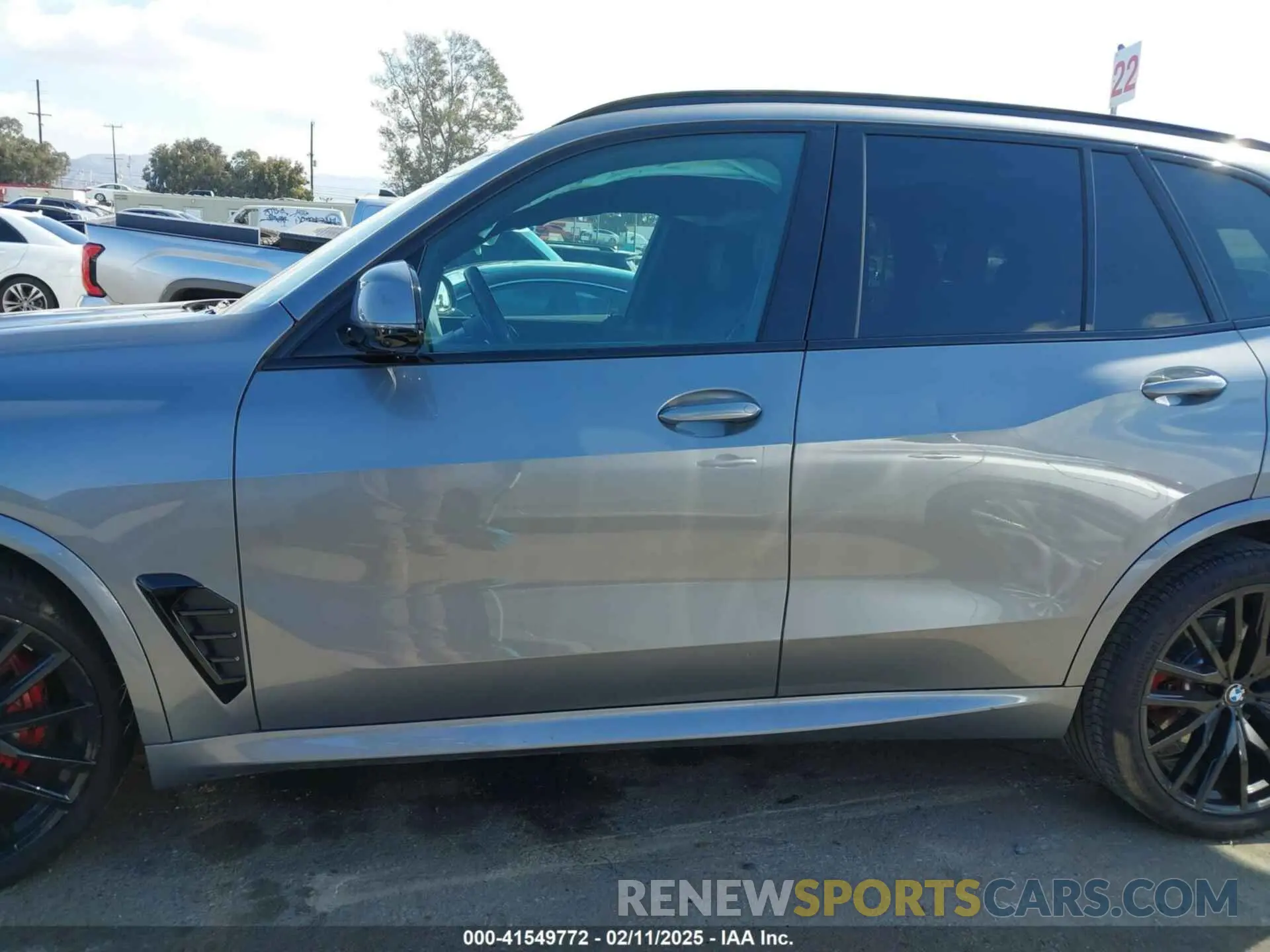 15 Photograph of a damaged car 5UX13EU06R9S86320 BMW X5 2024