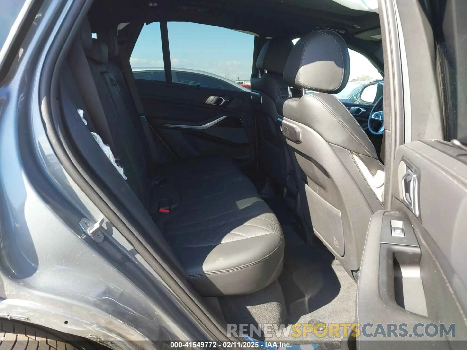 8 Photograph of a damaged car 5UX13EU06R9S86320 BMW X5 2024