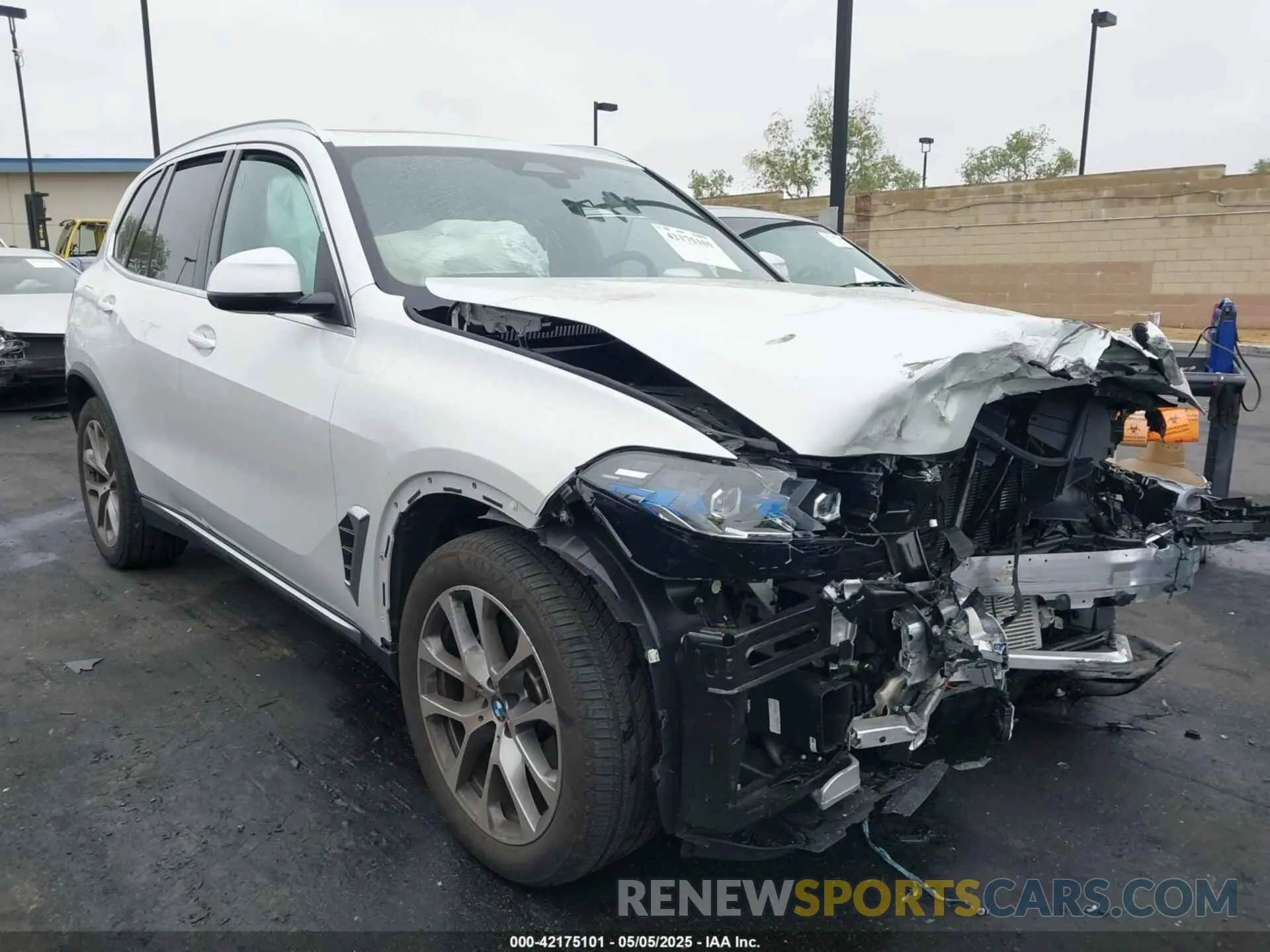 1 Photograph of a damaged car 5UX13EU06R9T97787 BMW X5 2024