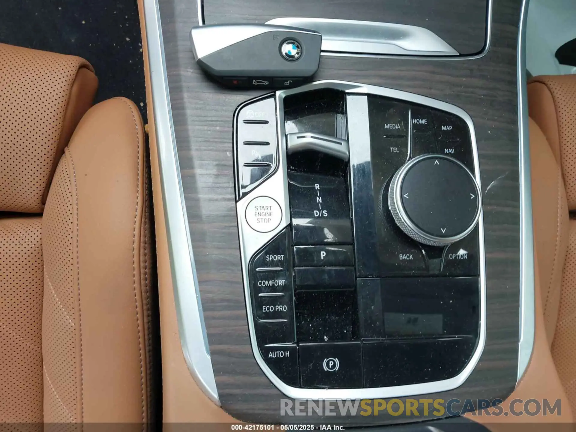 11 Photograph of a damaged car 5UX13EU06R9T97787 BMW X5 2024