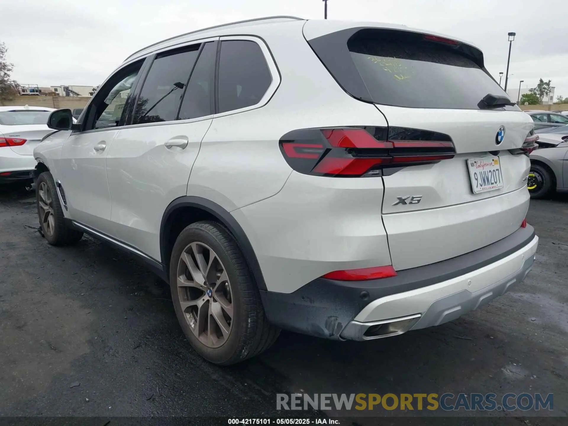 15 Photograph of a damaged car 5UX13EU06R9T97787 BMW X5 2024