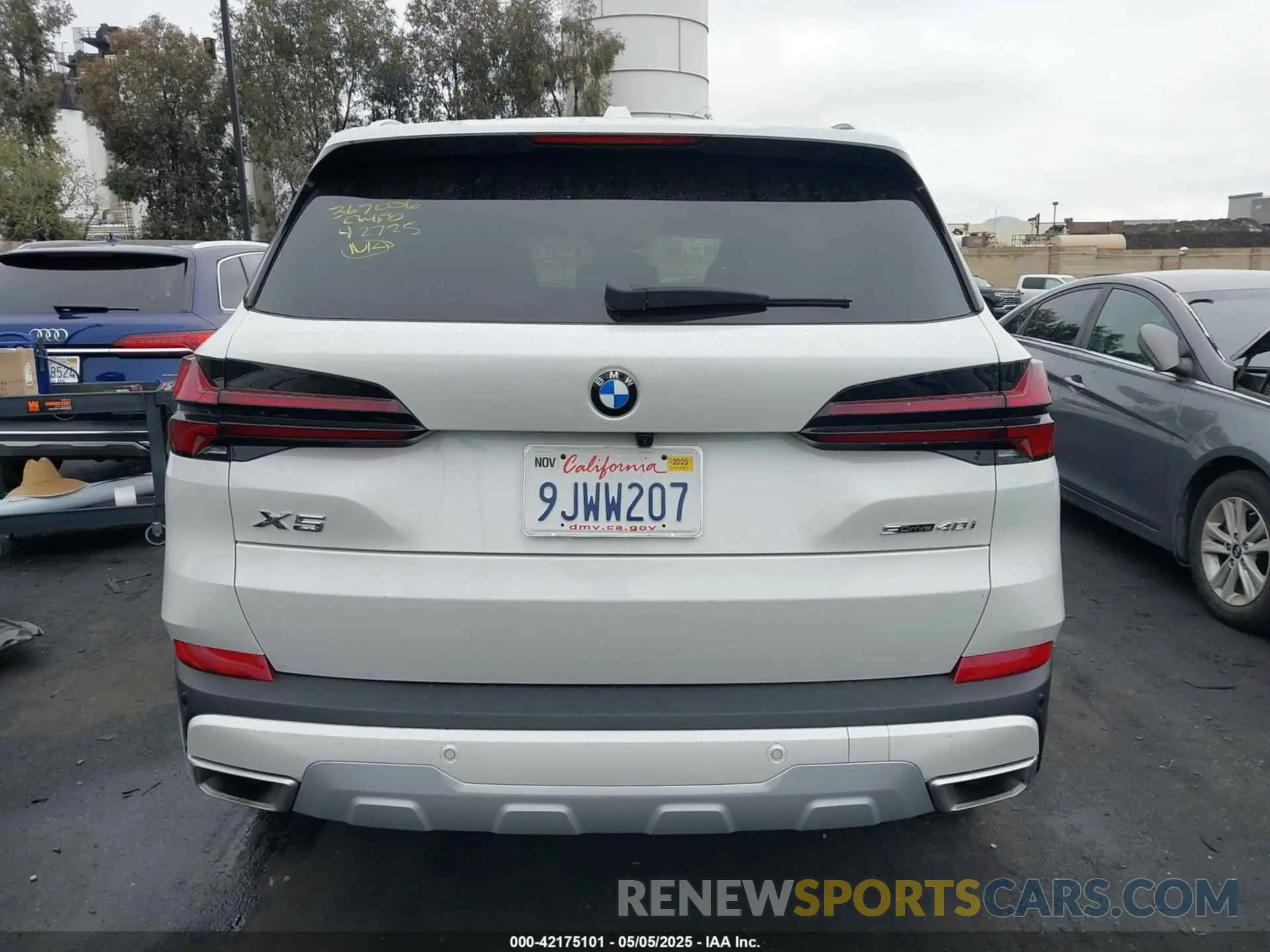 17 Photograph of a damaged car 5UX13EU06R9T97787 BMW X5 2024