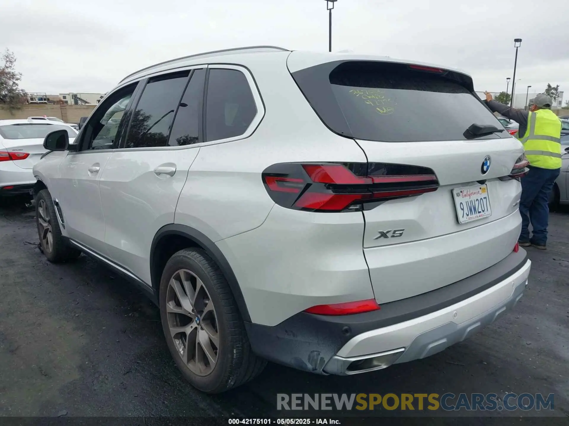 3 Photograph of a damaged car 5UX13EU06R9T97787 BMW X5 2024
