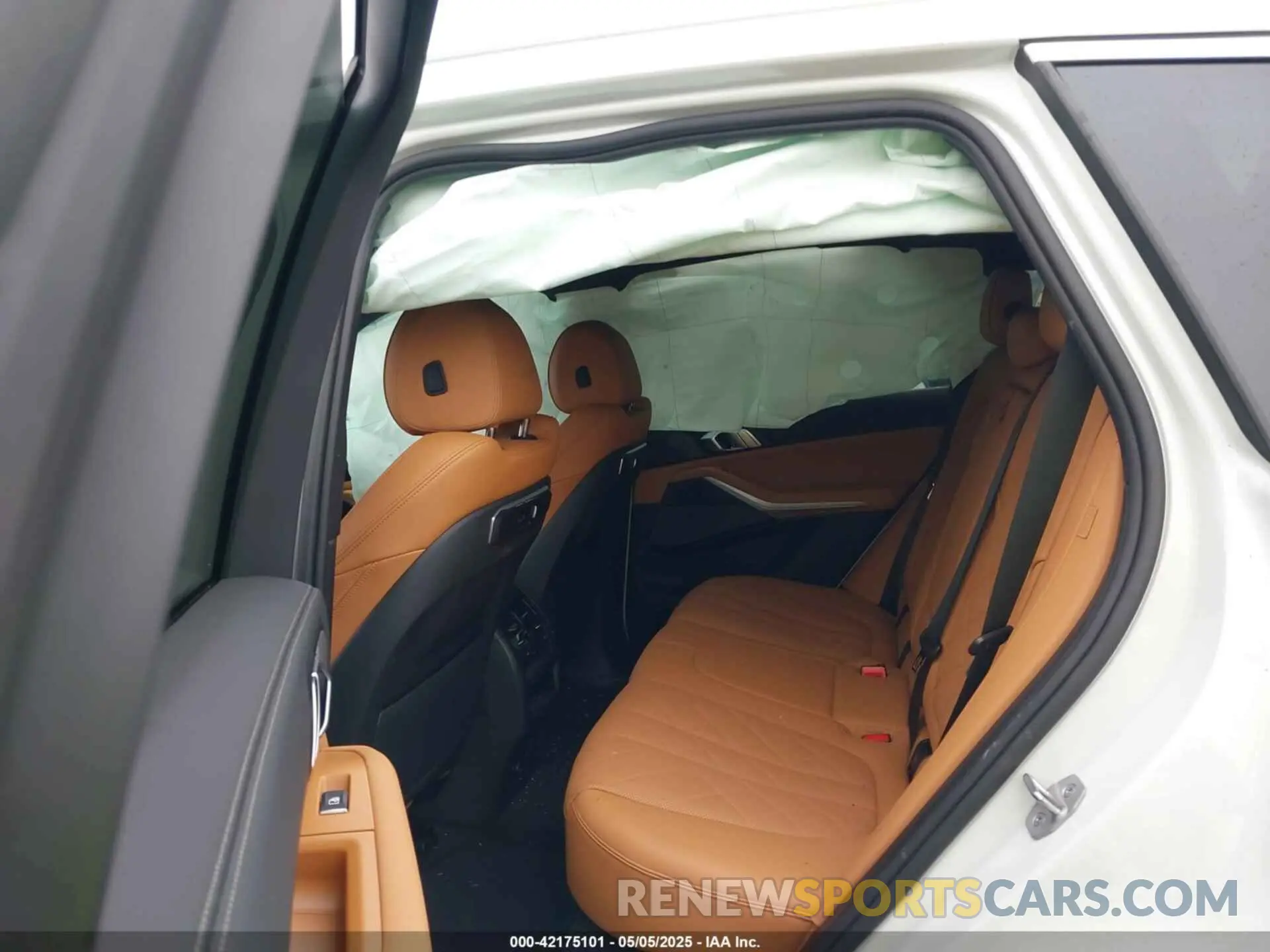 8 Photograph of a damaged car 5UX13EU06R9T97787 BMW X5 2024