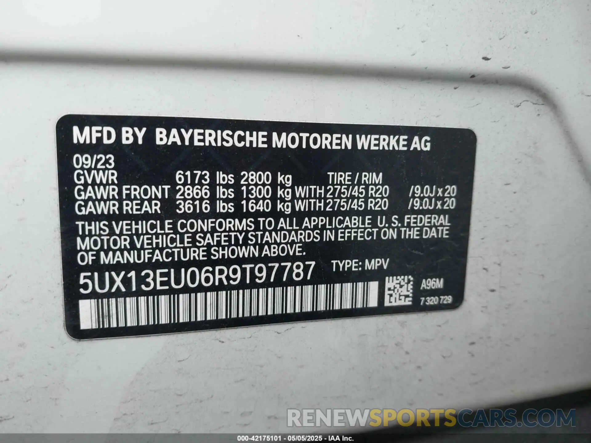 9 Photograph of a damaged car 5UX13EU06R9T97787 BMW X5 2024