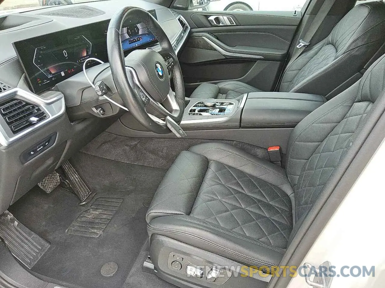 7 Photograph of a damaged car 5UX13EU06R9U94360 BMW X5 2024