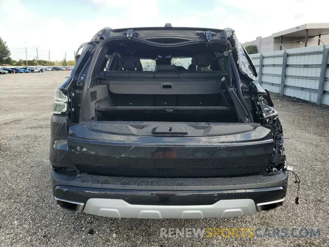6 Photograph of a damaged car 5UX13EU07R9S14834 BMW X5 2024