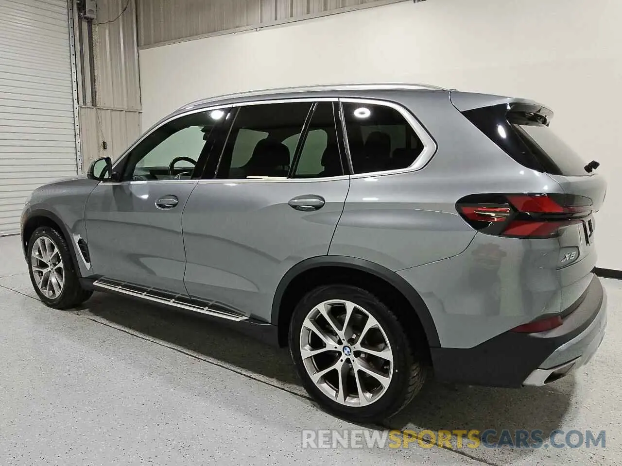 2 Photograph of a damaged car 5UX13EU07R9U53817 BMW X5 2024