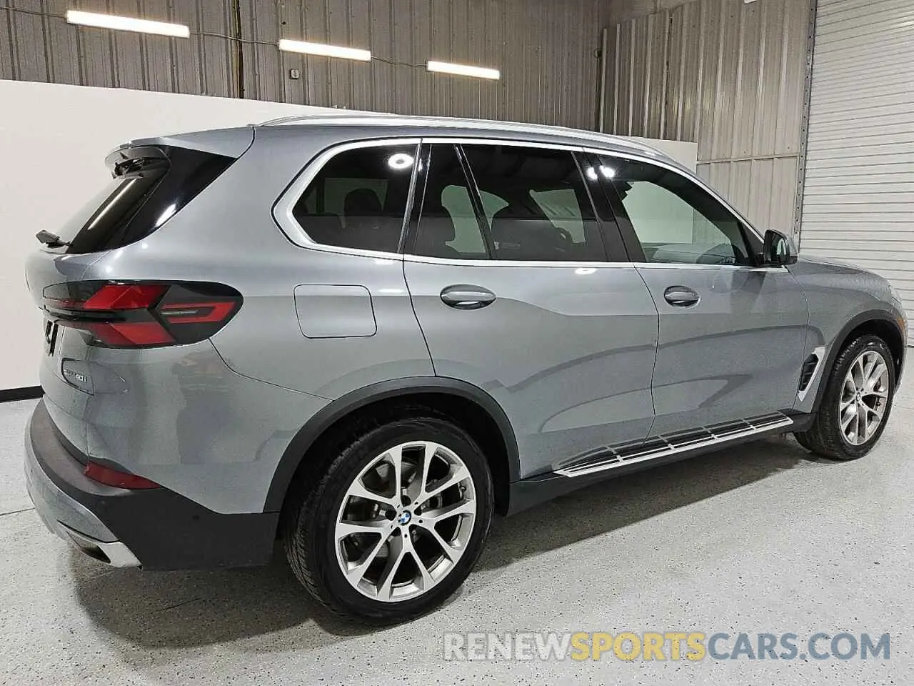 3 Photograph of a damaged car 5UX13EU07R9U53817 BMW X5 2024