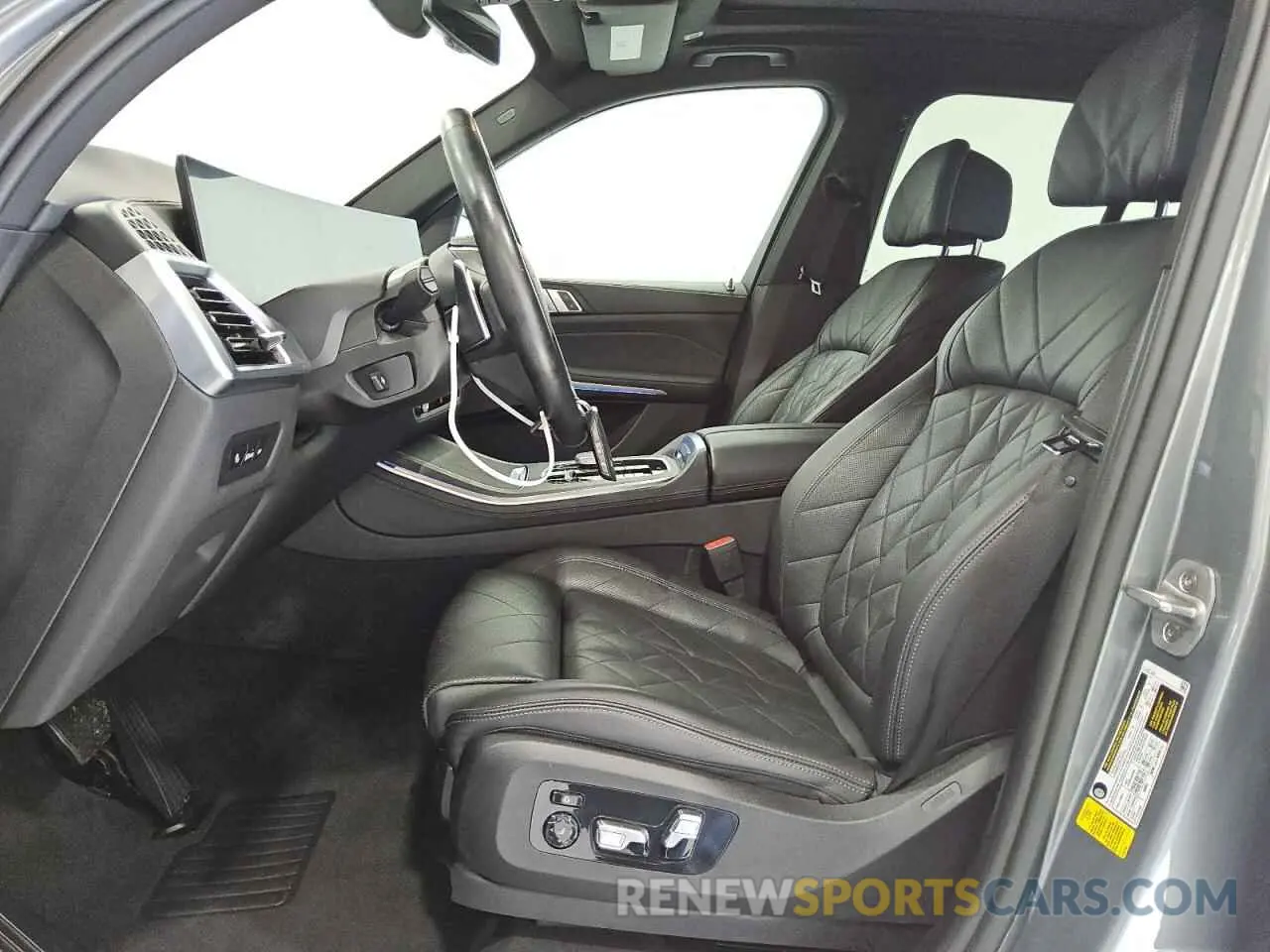 7 Photograph of a damaged car 5UX13EU07R9U53817 BMW X5 2024