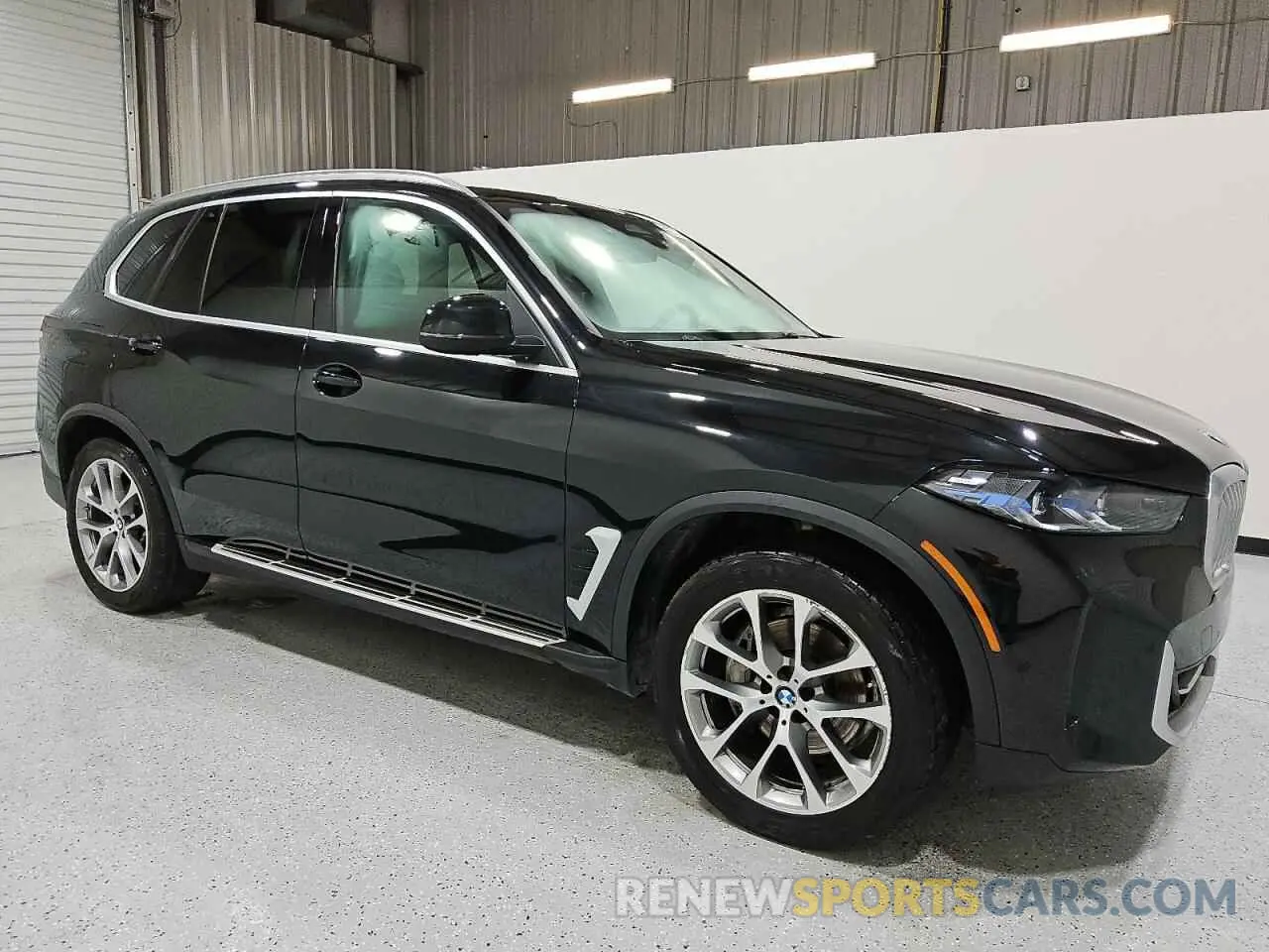 4 Photograph of a damaged car 5UX13EU07R9U96151 BMW X5 2024