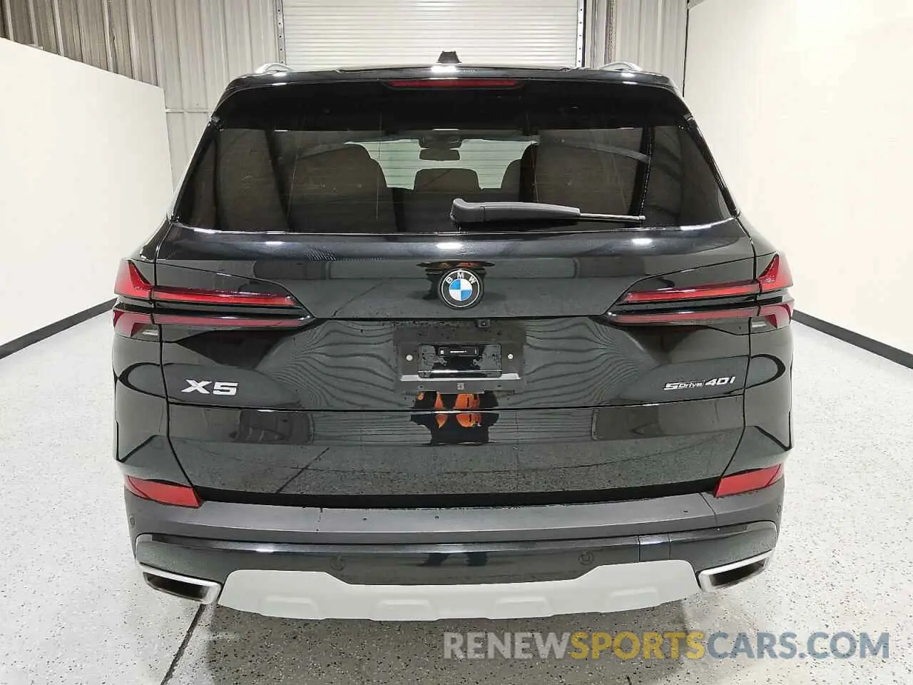 6 Photograph of a damaged car 5UX13EU07R9U96151 BMW X5 2024