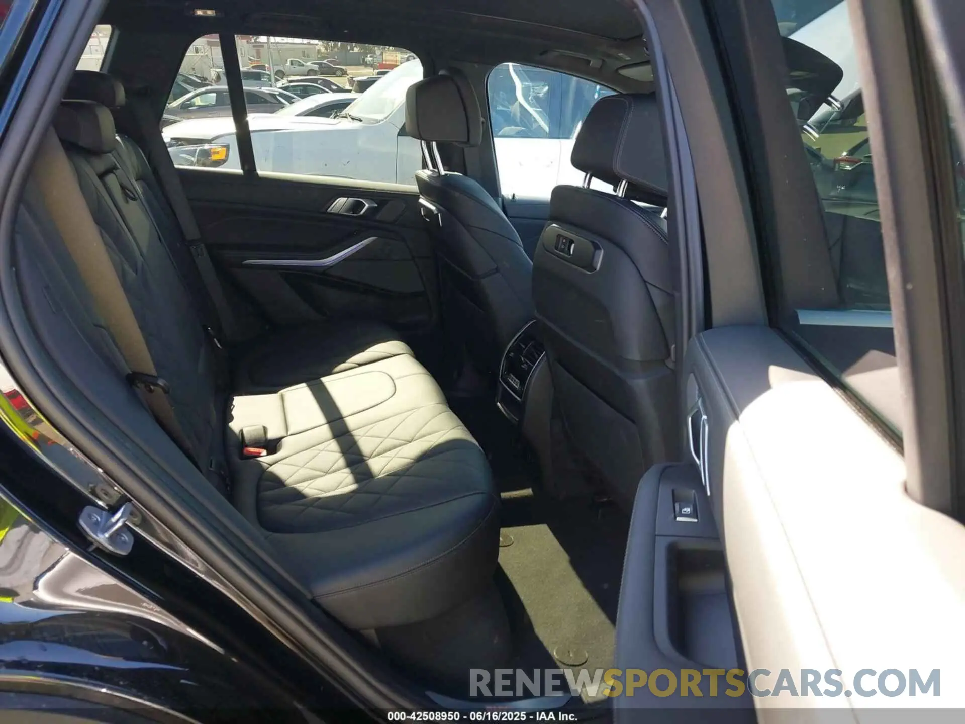 8 Photograph of a damaged car 5UX13EU07R9V84942 BMW X5 2024