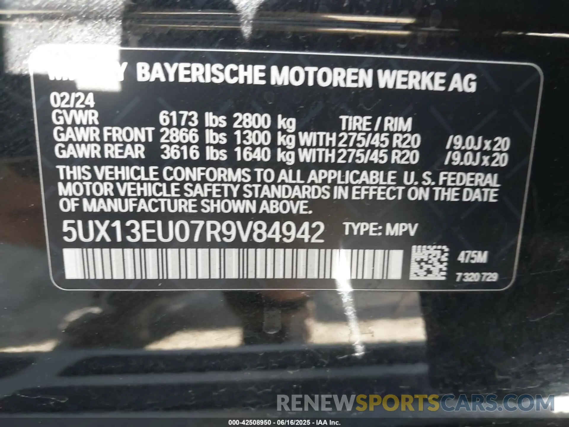 9 Photograph of a damaged car 5UX13EU07R9V84942 BMW X5 2024