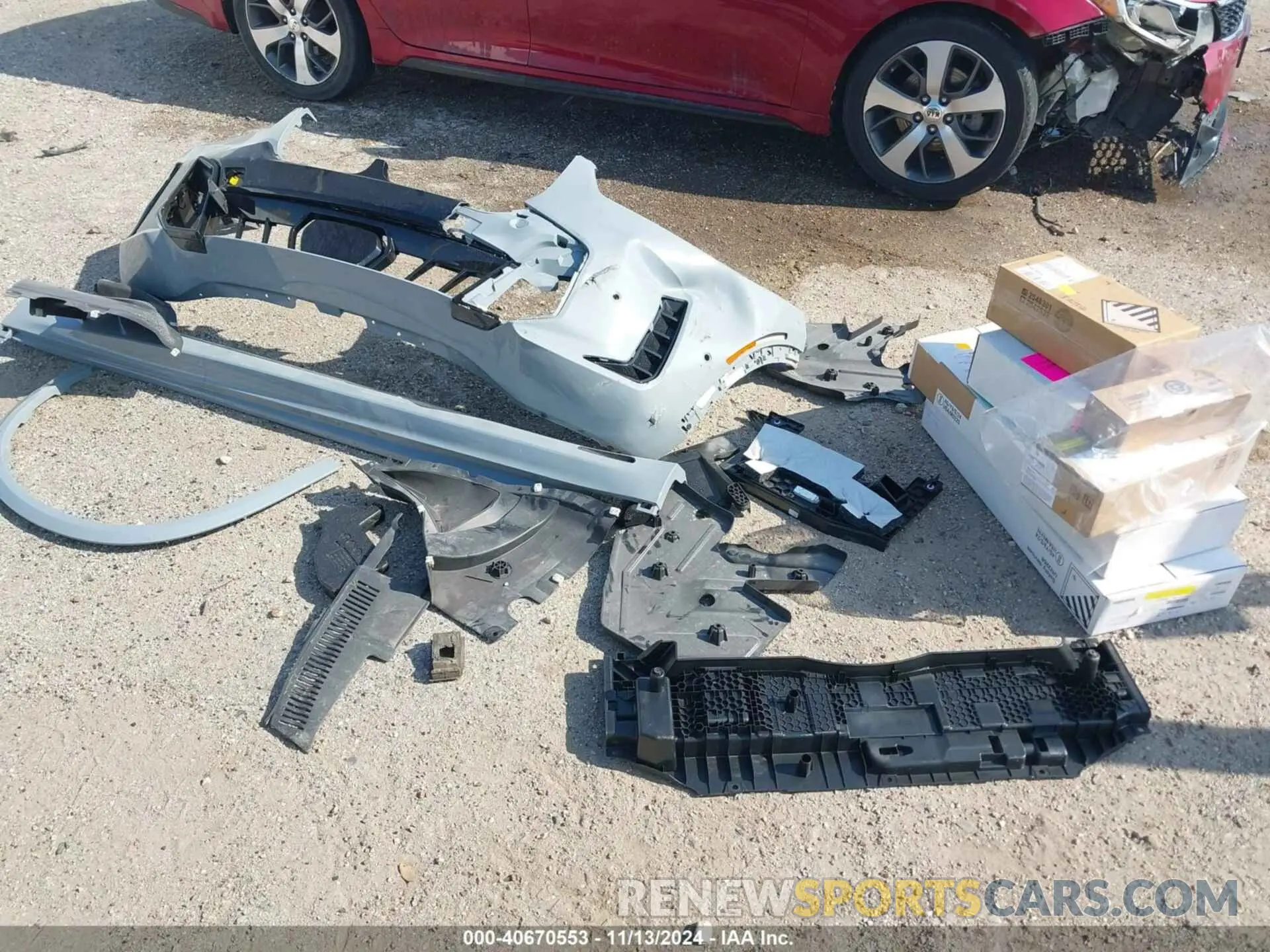 18 Photograph of a damaged car 5UX13EU08R9V44806 BMW X5 2024