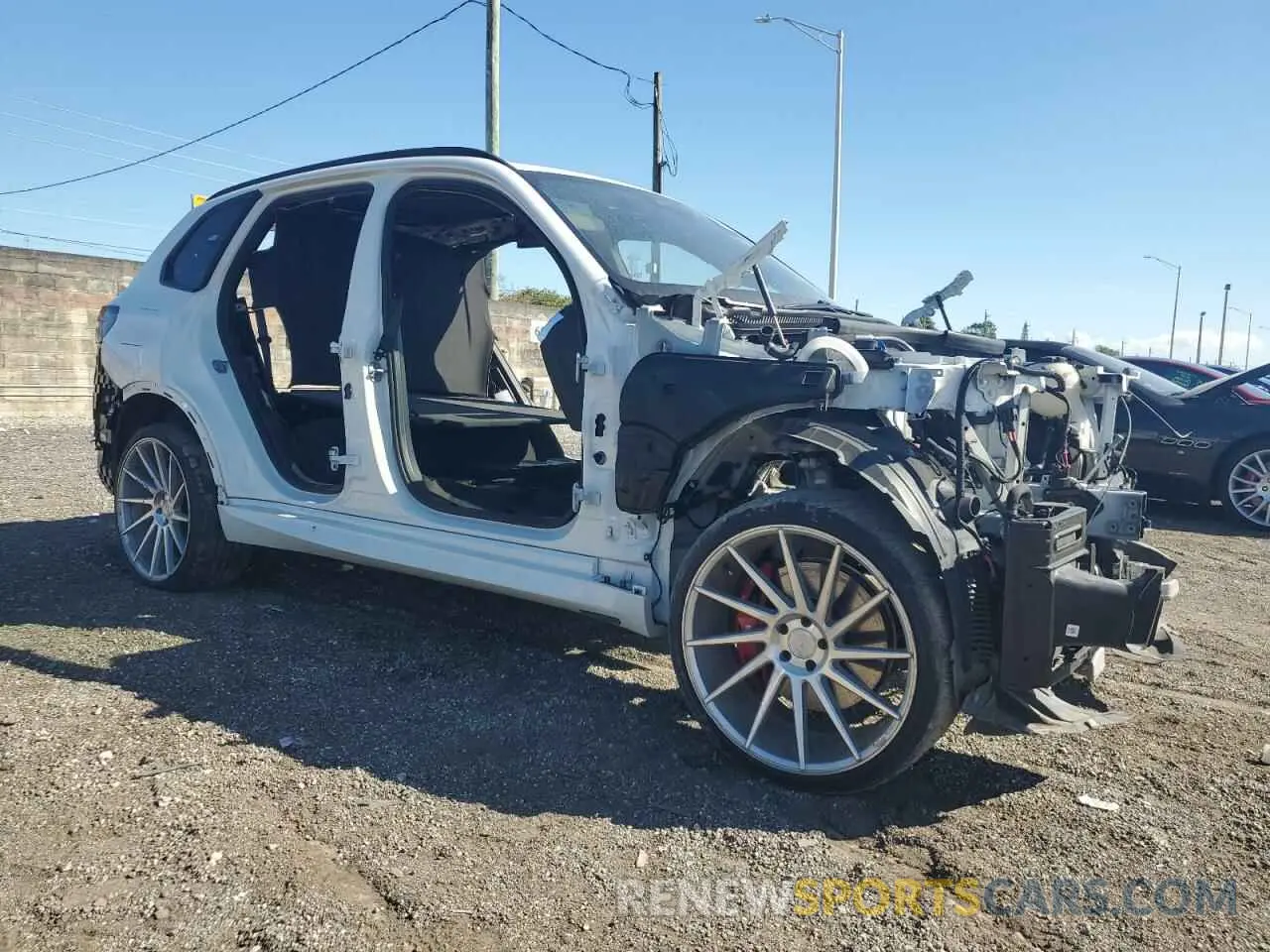 4 Photograph of a damaged car 5UX13EU08R9W21576 BMW X5 2024
