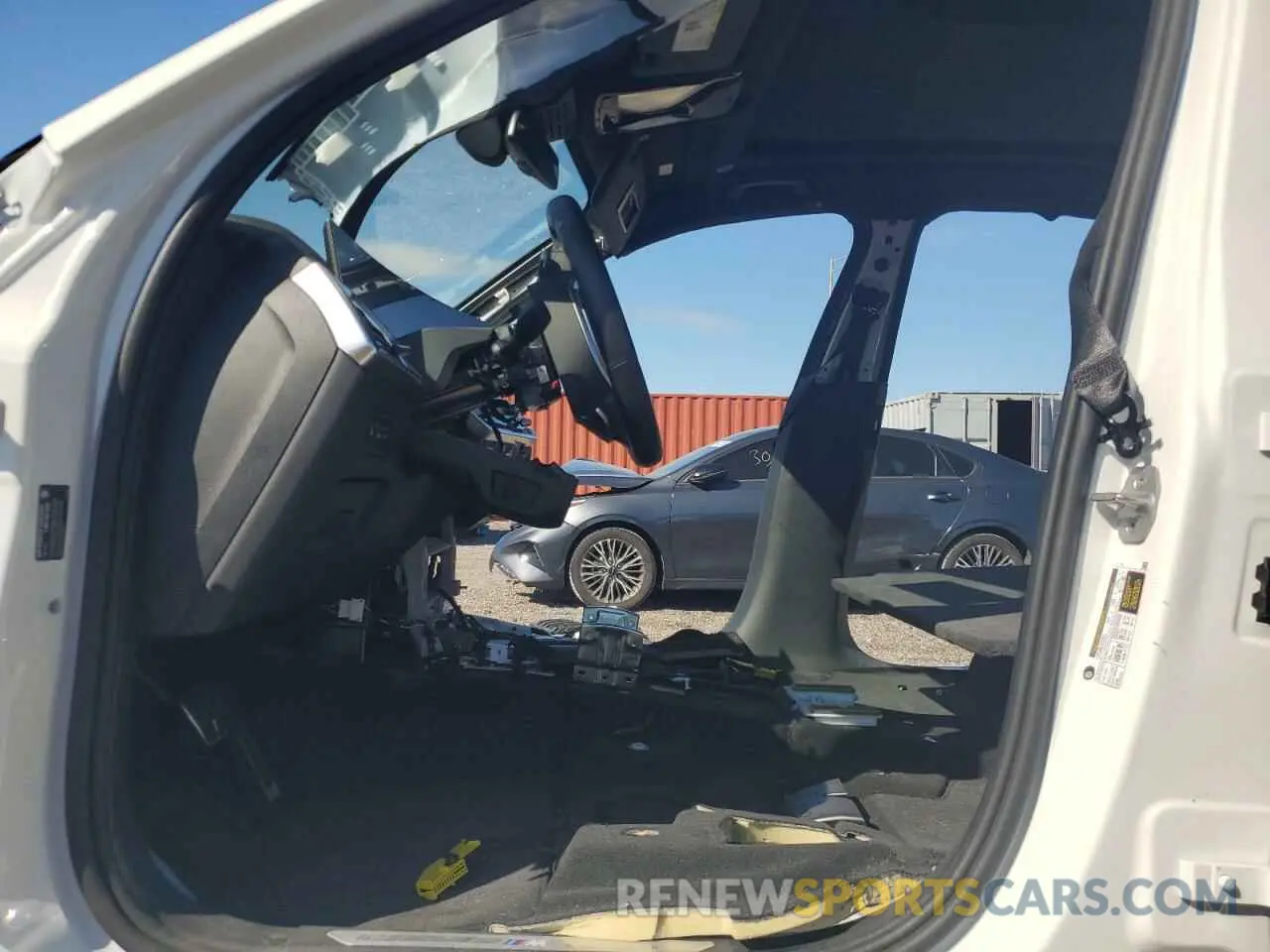 7 Photograph of a damaged car 5UX13EU08R9W21576 BMW X5 2024