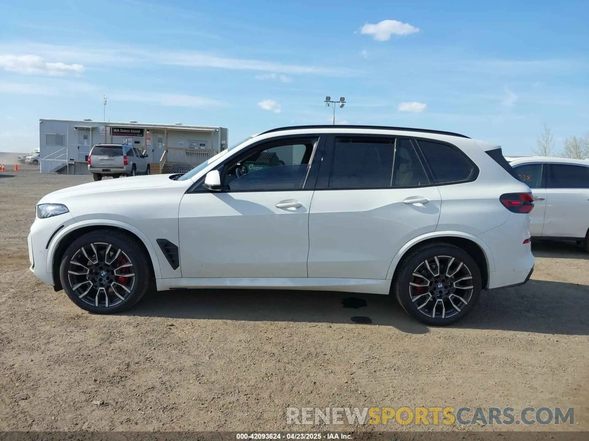 14 Photograph of a damaged car 5UX23EU00R9S22536 BMW X5 2024