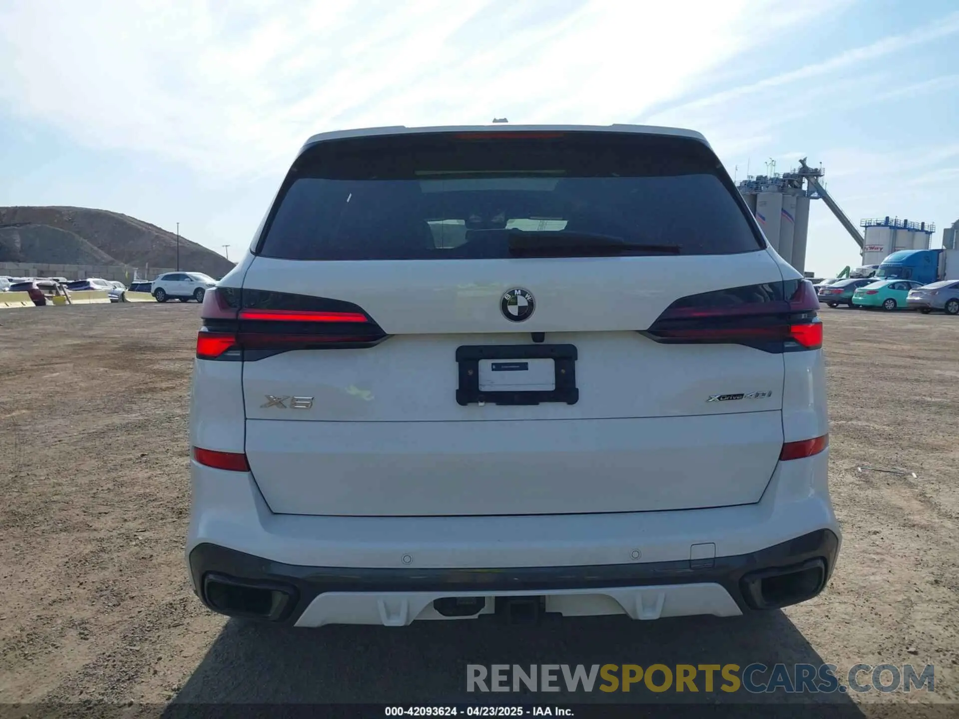 16 Photograph of a damaged car 5UX23EU00R9S22536 BMW X5 2024
