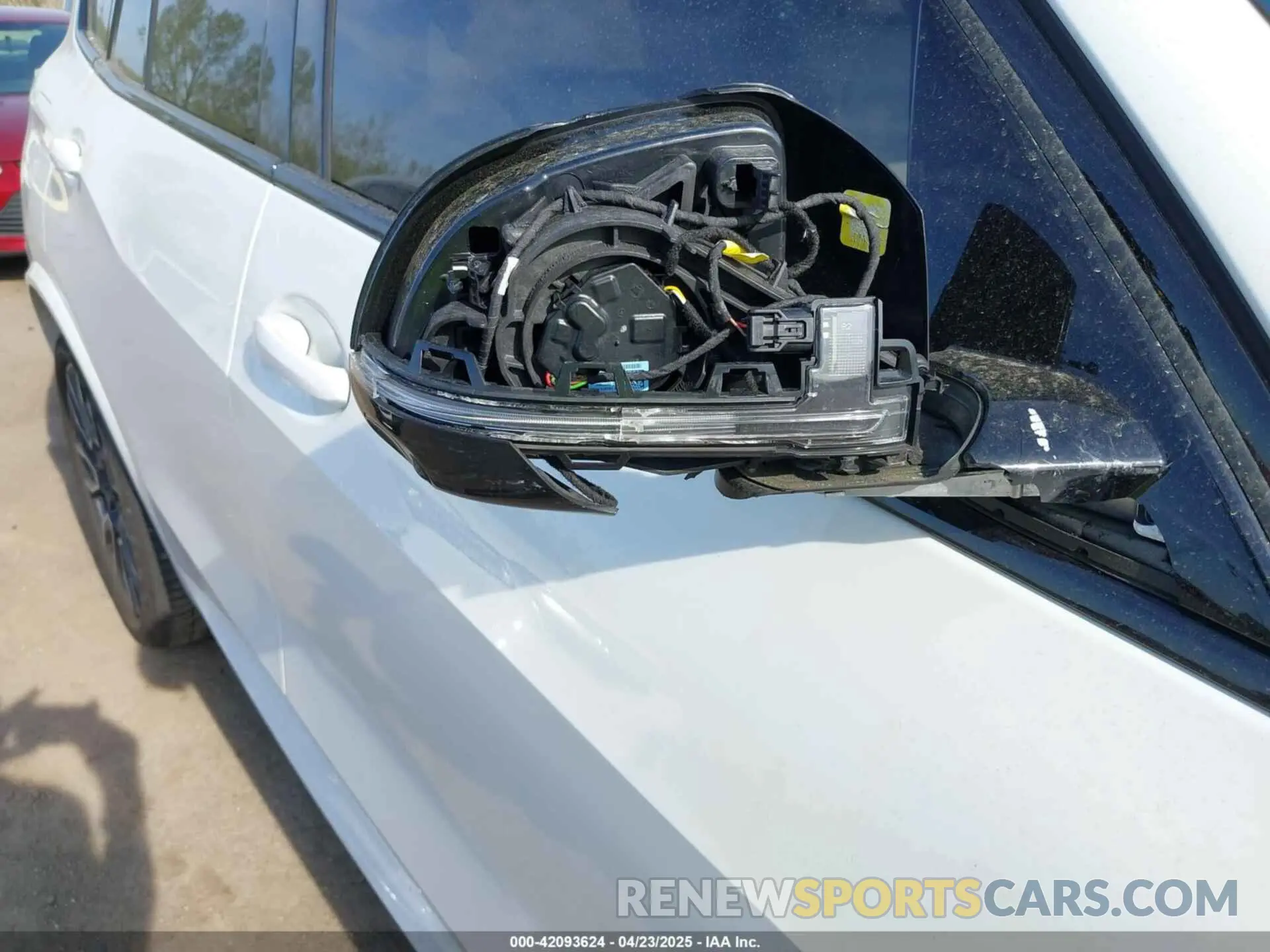17 Photograph of a damaged car 5UX23EU00R9S22536 BMW X5 2024