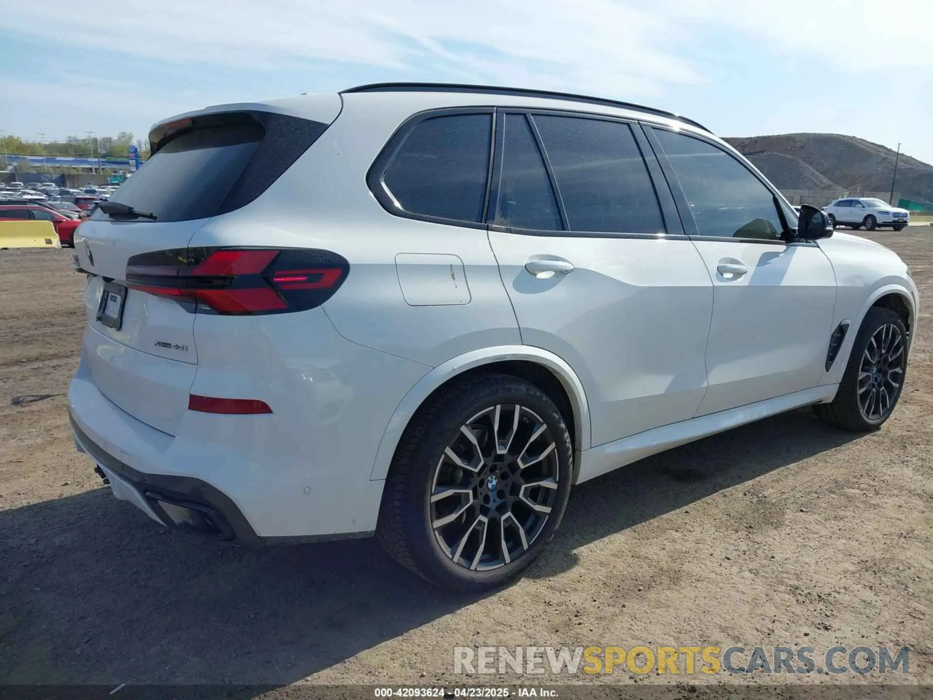 4 Photograph of a damaged car 5UX23EU00R9S22536 BMW X5 2024