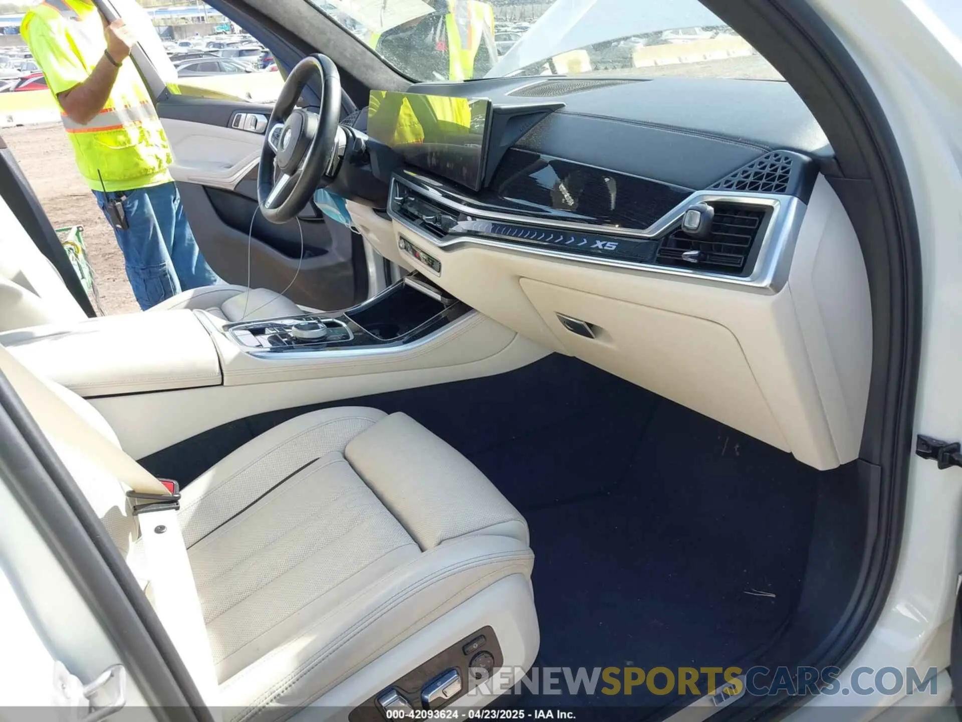 5 Photograph of a damaged car 5UX23EU00R9S22536 BMW X5 2024