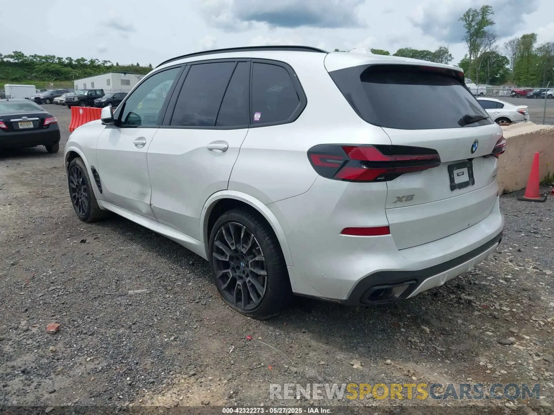 3 Photograph of a damaged car 5UX23EU00R9S78900 BMW X5 2024