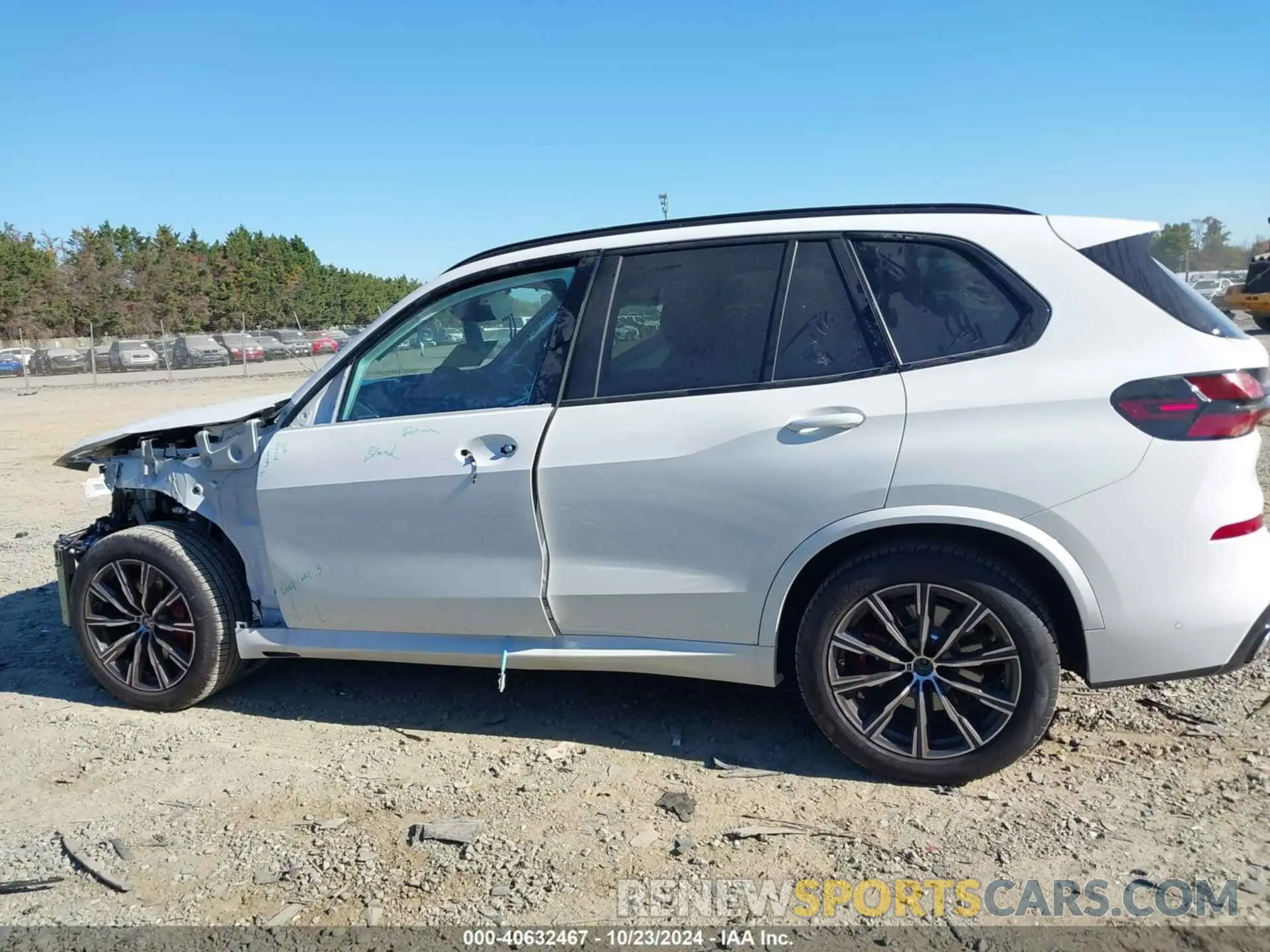 15 Photograph of a damaged car 5UX23EU00R9W07160 BMW X5 2024