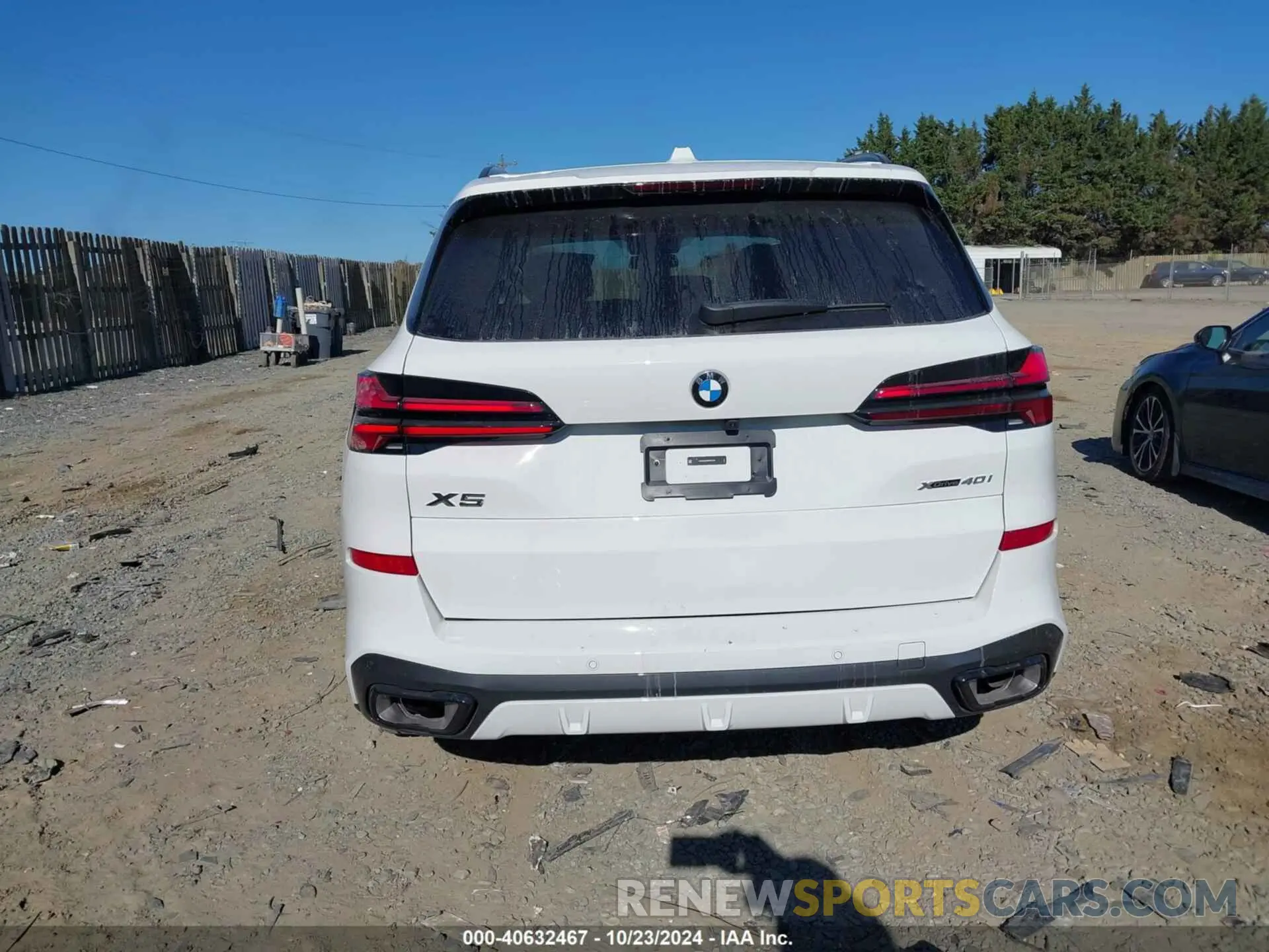 17 Photograph of a damaged car 5UX23EU00R9W07160 BMW X5 2024