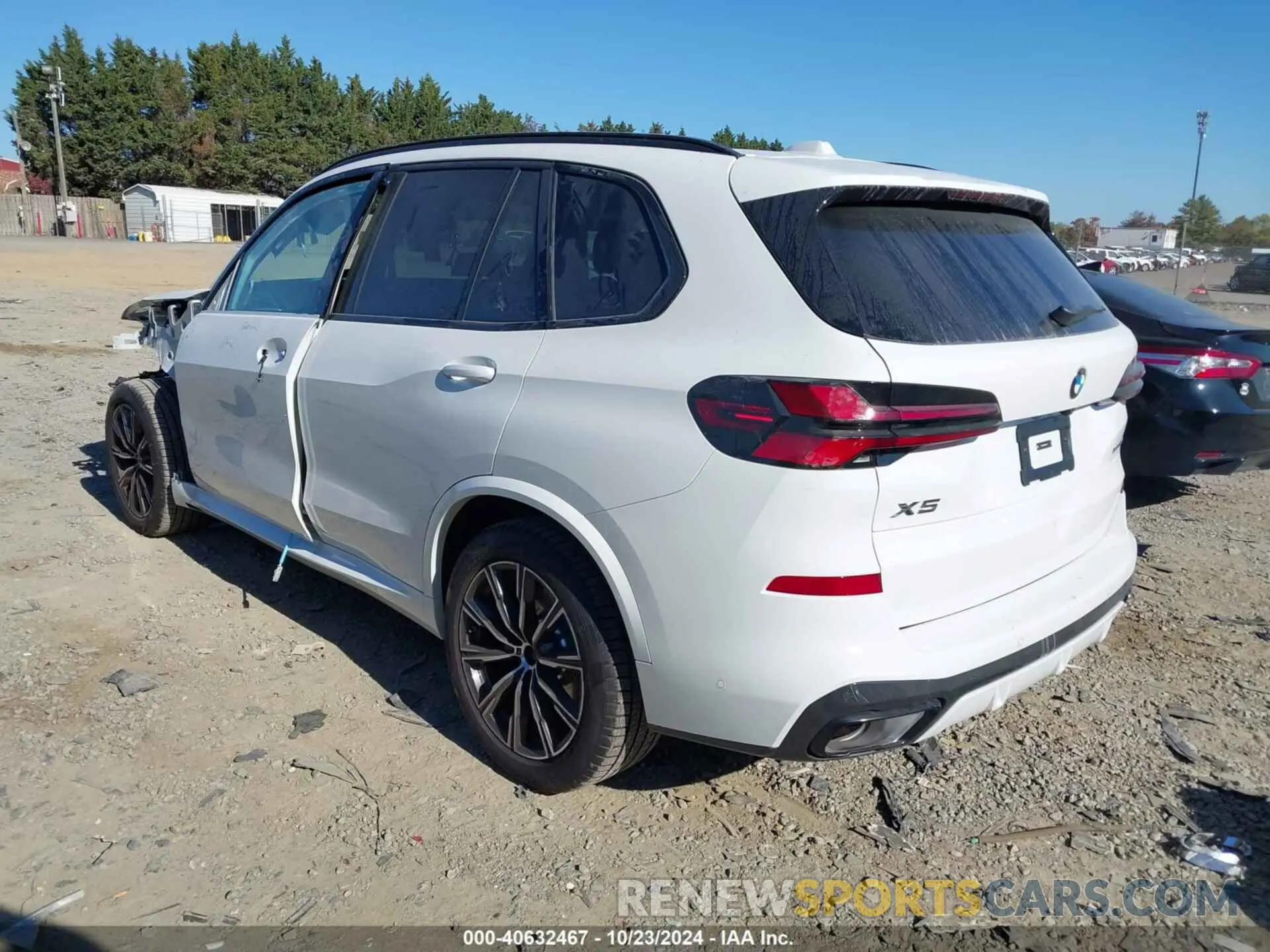 3 Photograph of a damaged car 5UX23EU00R9W07160 BMW X5 2024