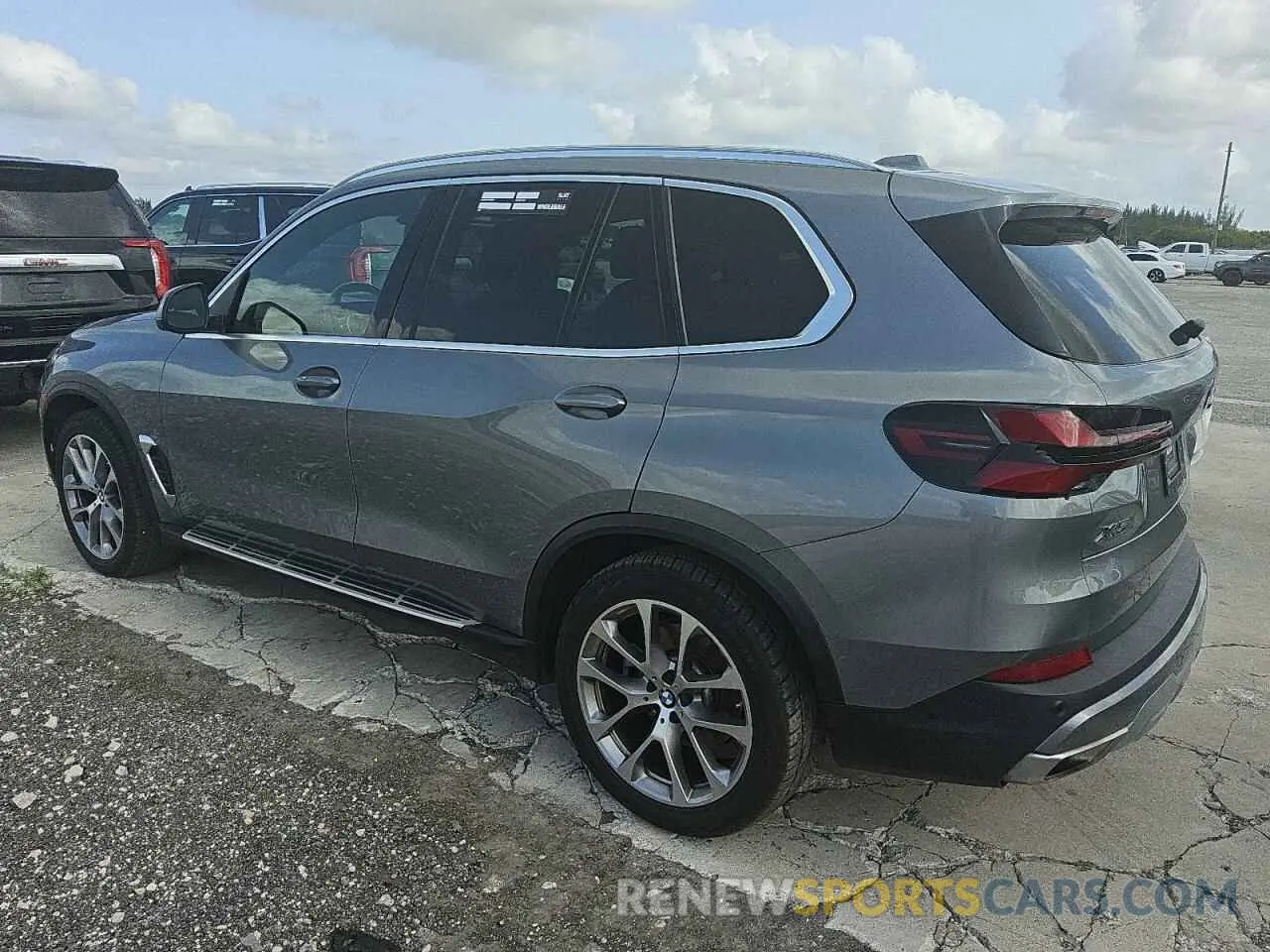 2 Photograph of a damaged car 5UX23EU01R9T59646 BMW X5 2024
